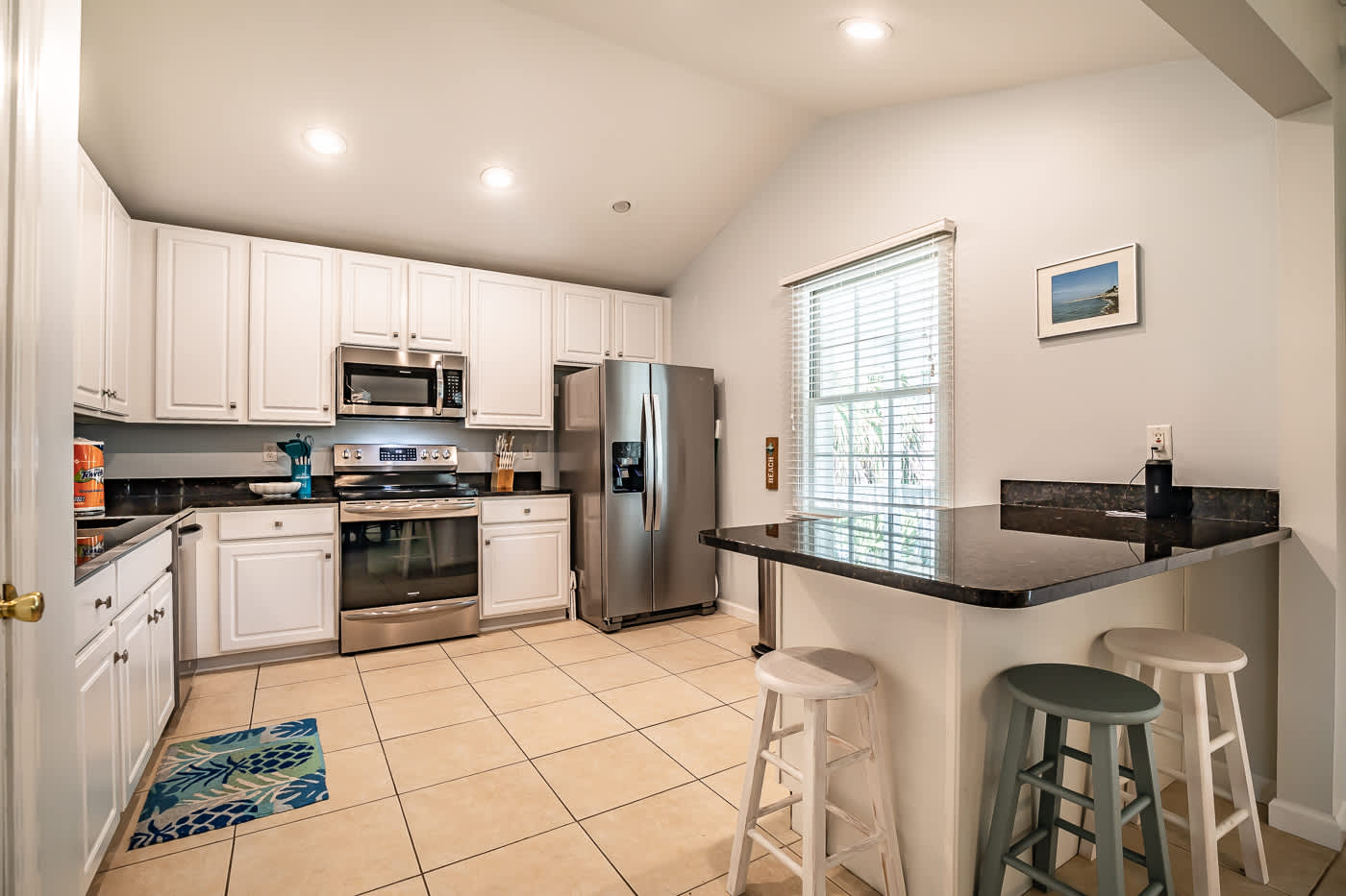 Kitchen with Island Bar