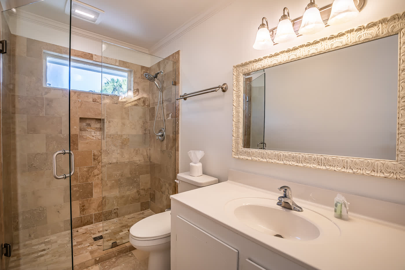 Primary Bathroom, En Suuite