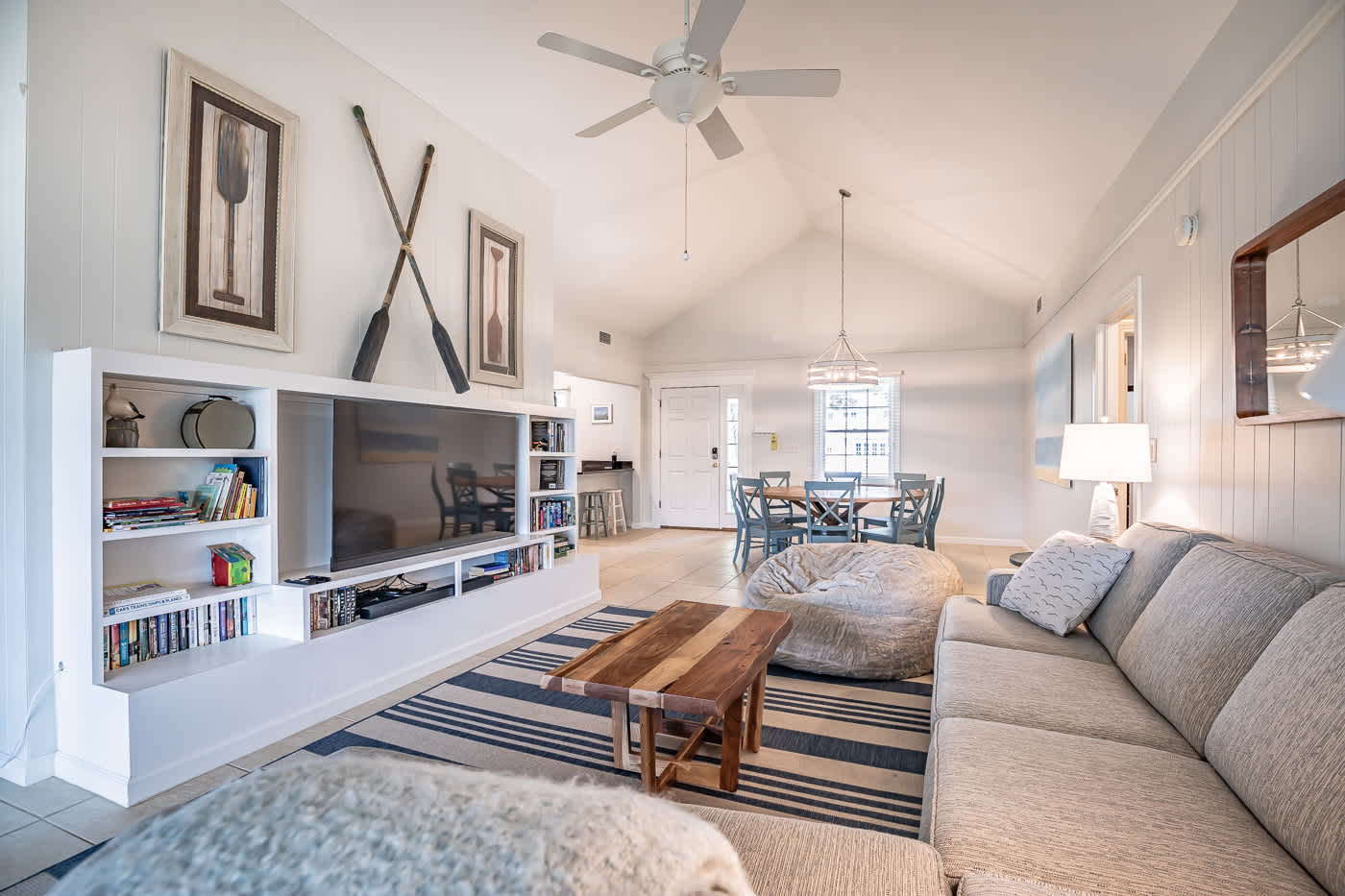 Living Room/Dining Area