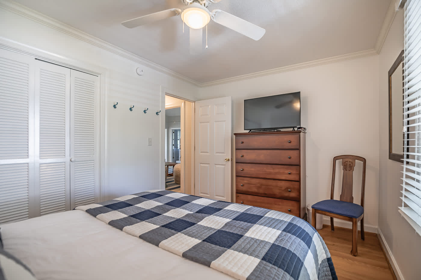 Guest Bedroom with 2 Queen Beds
