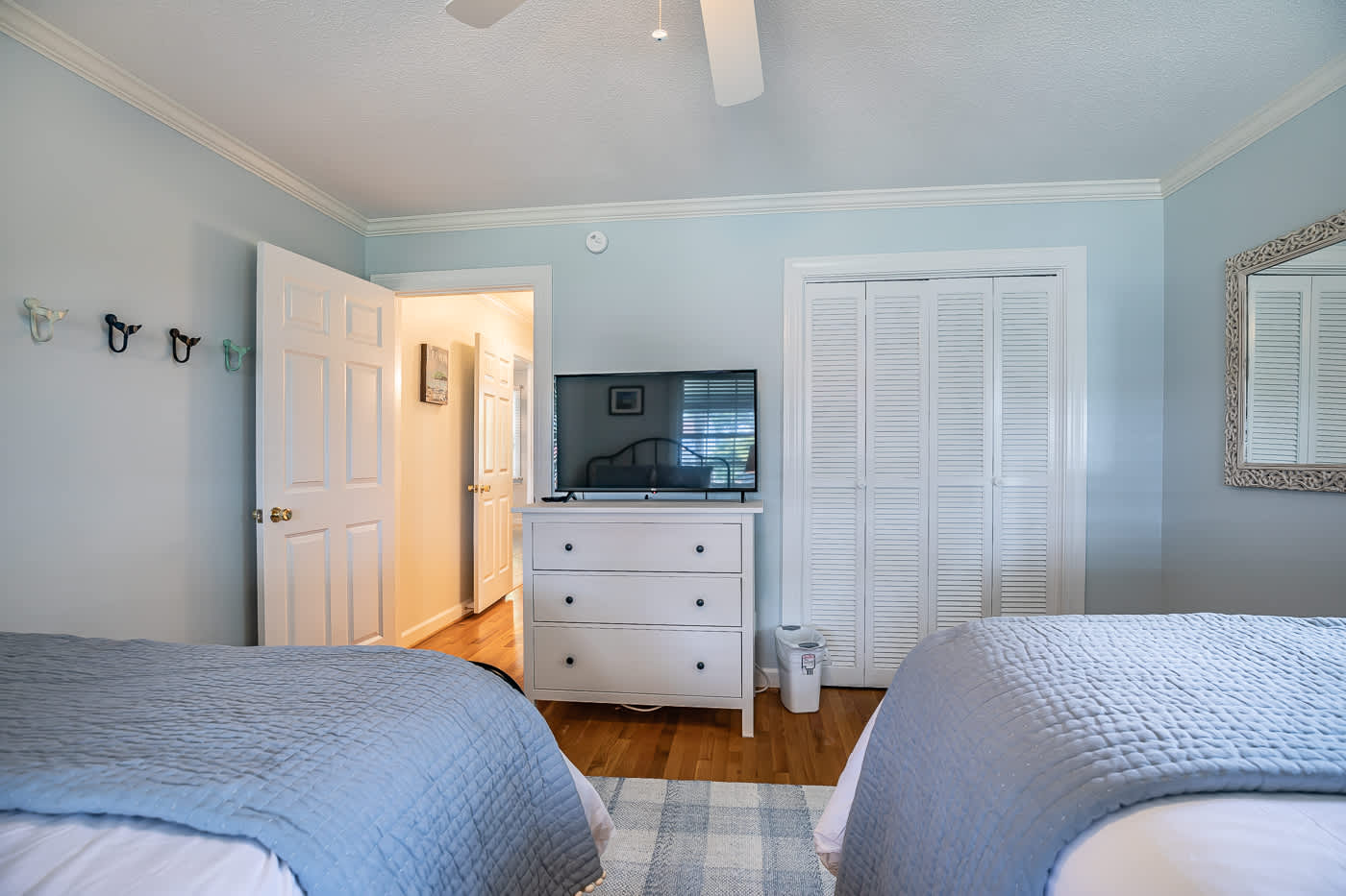 Guest Bedroom with 2 Queen Beds