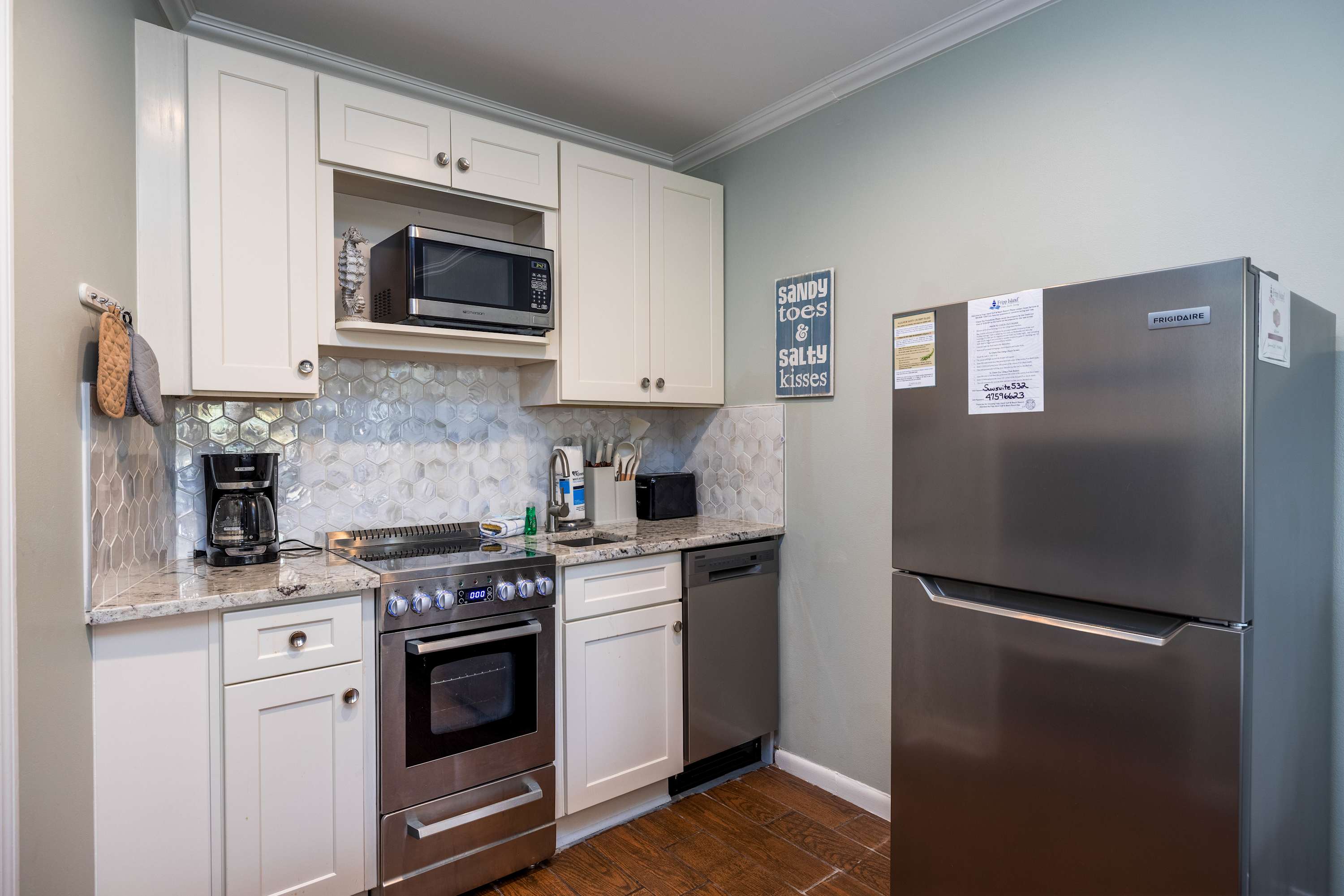 Queen Bed with Kitchen and Eating Area 