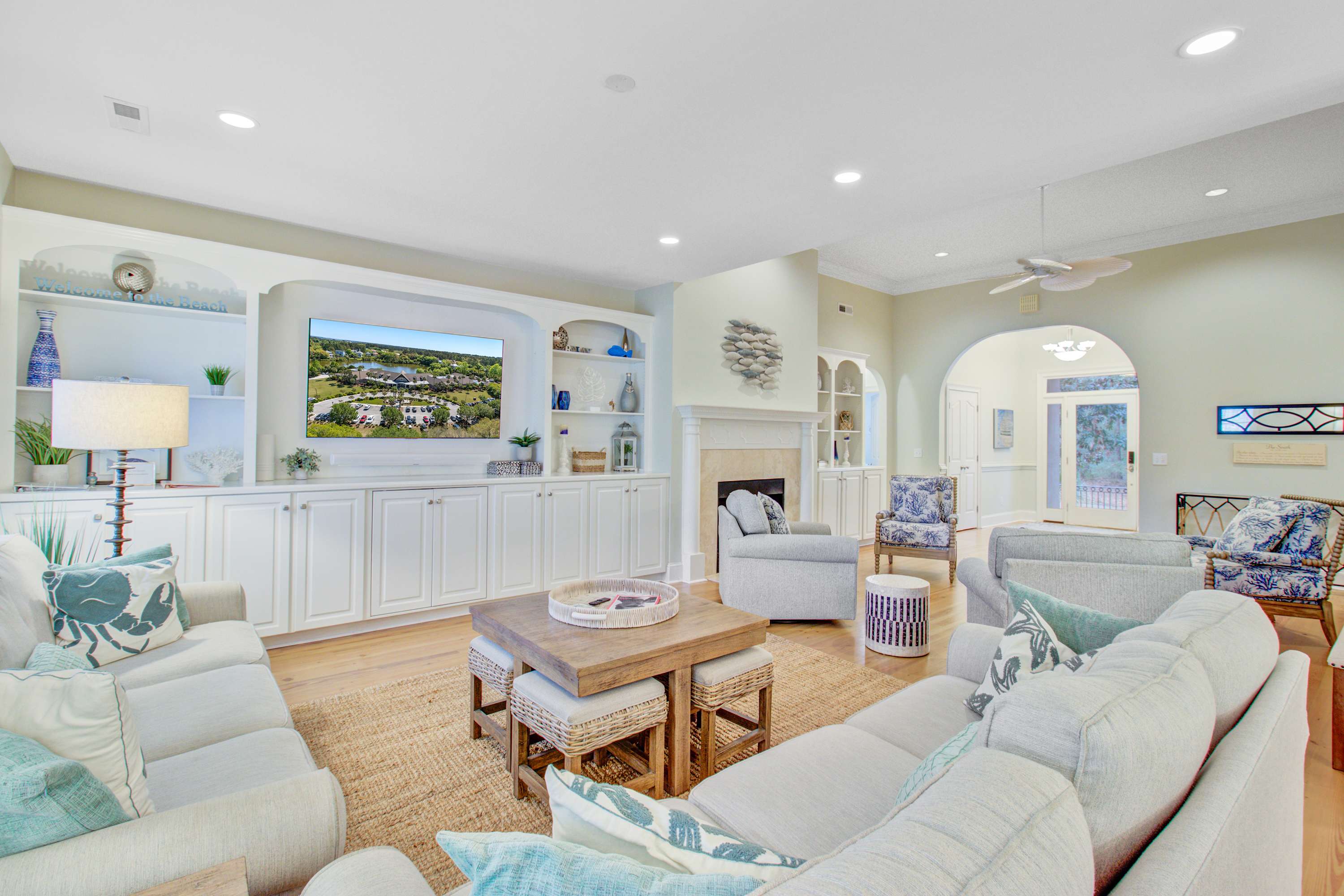 Sunny island home with golf course view, pool, tennis, washer/dryer, & AC — Seabrook Island, SC — vacation rental