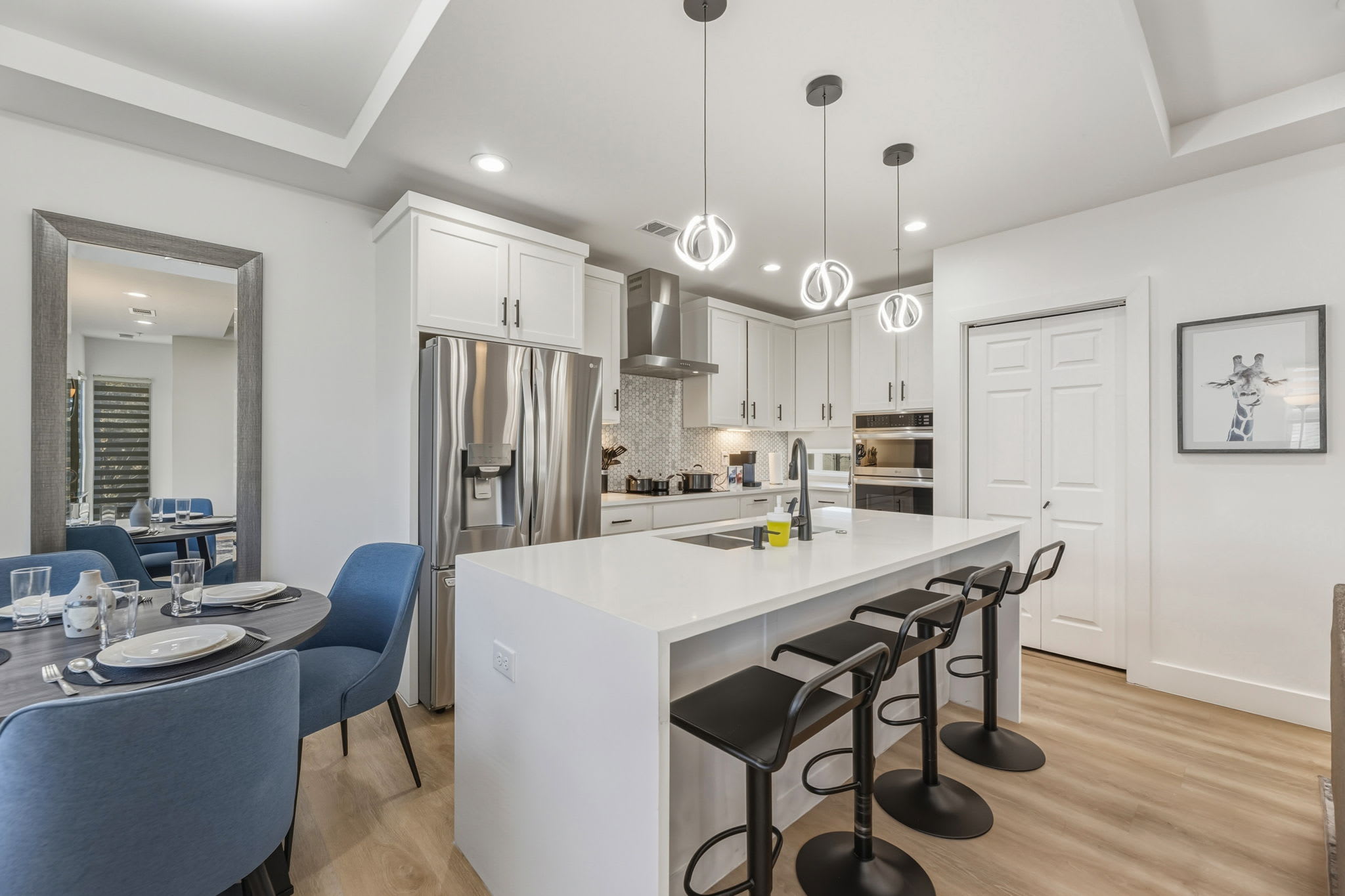 Stylish Townhome | Rooftop Patio + Private Garage