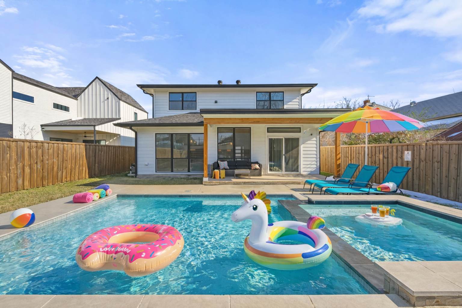 Urban Family Oasis with Heated Pool, Spa & Yard Near Downtown Dallas