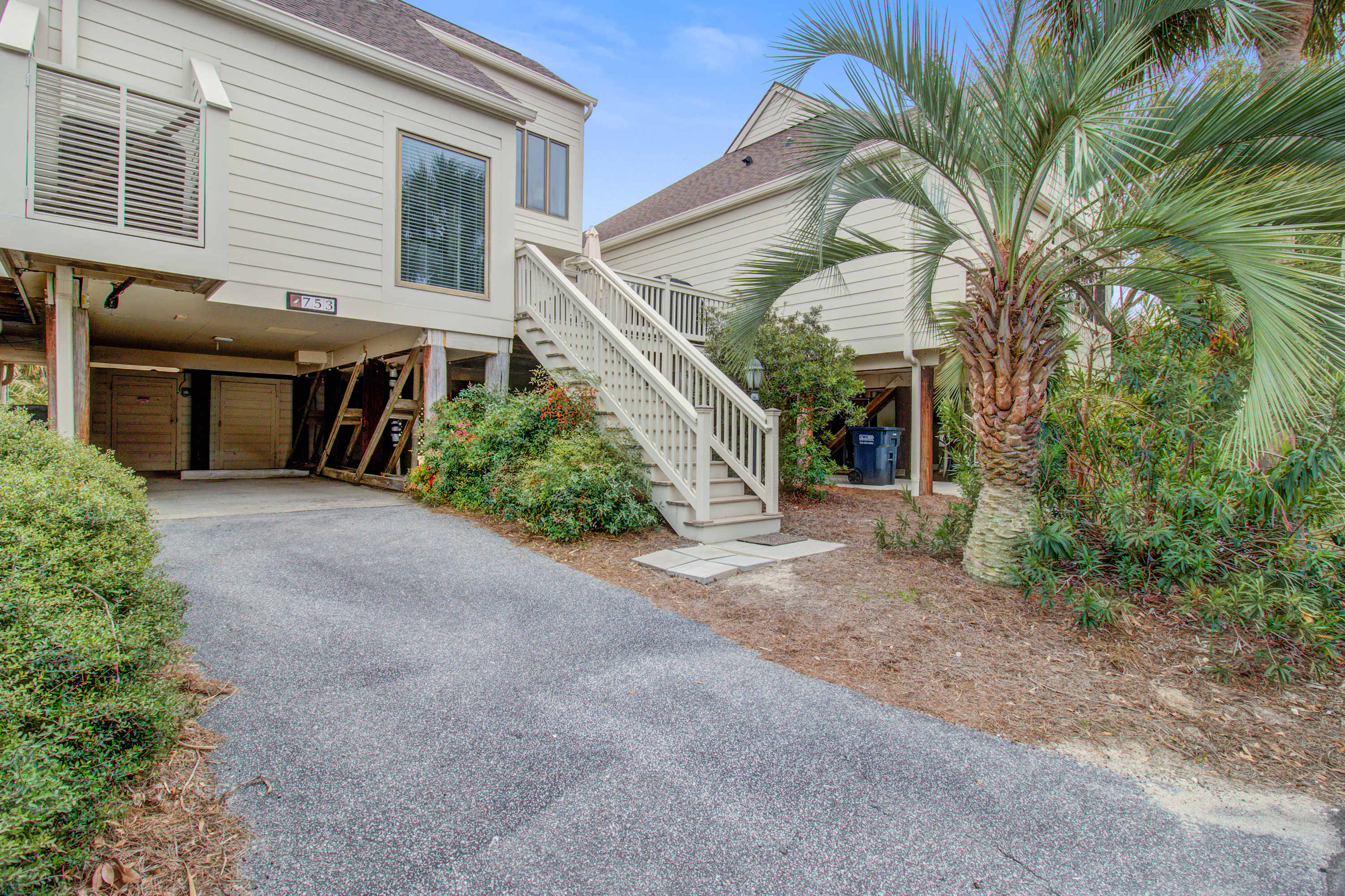 Bright villa with lagoon & fairway views - walk to the beach & golf — Seabrook Island, SC — vacation rental