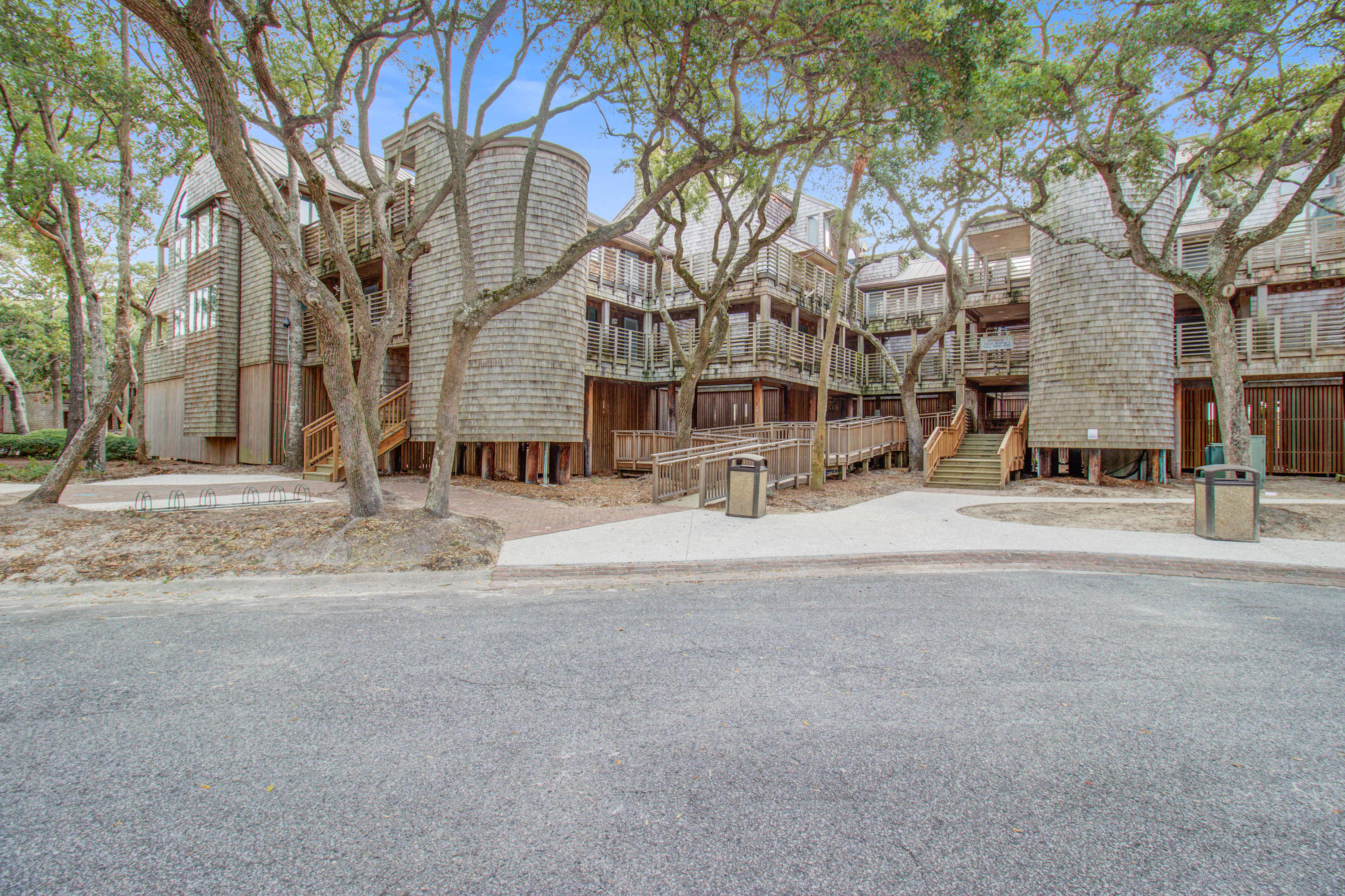 Second floor oceanfront villa with deck & full kitchen super close to the beach — Kiawah Island, SC — vacation rental
