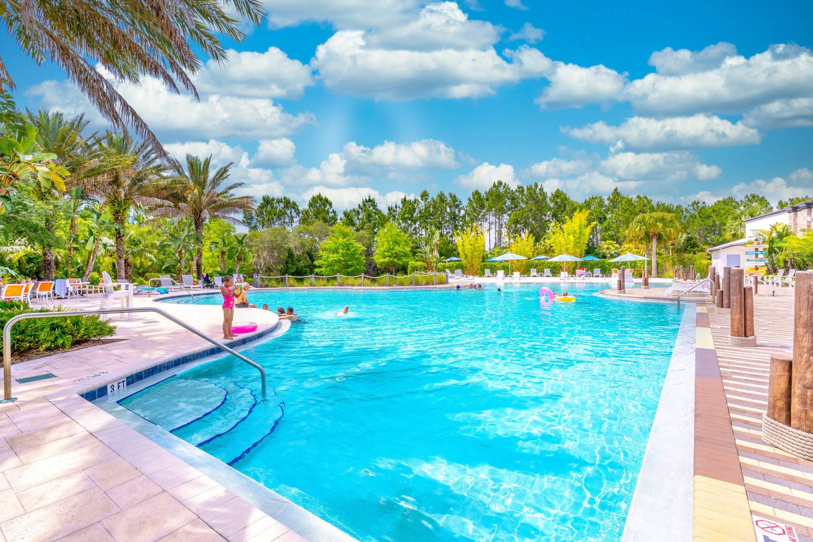 5BR townhome w/ private pool & workspace