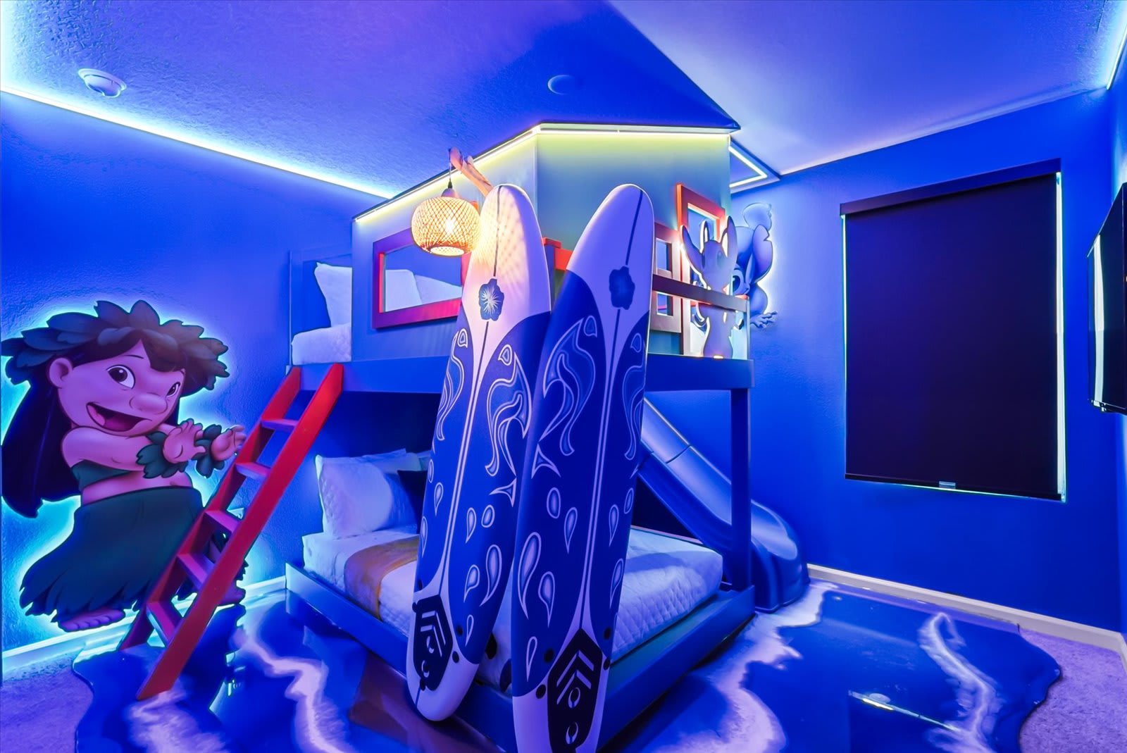 Themed pool home near Disney w/ game room