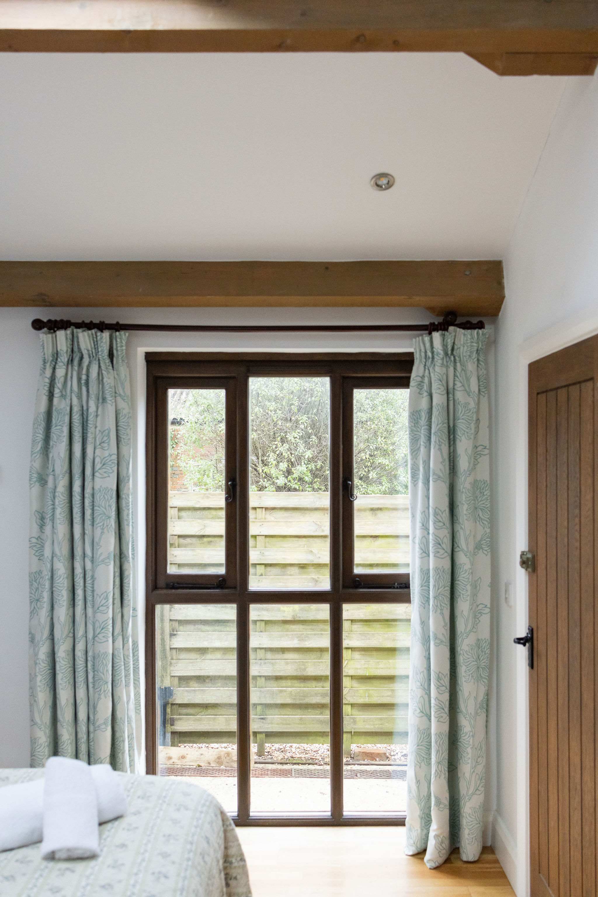 The large windows let in plenty of light and sunshine.