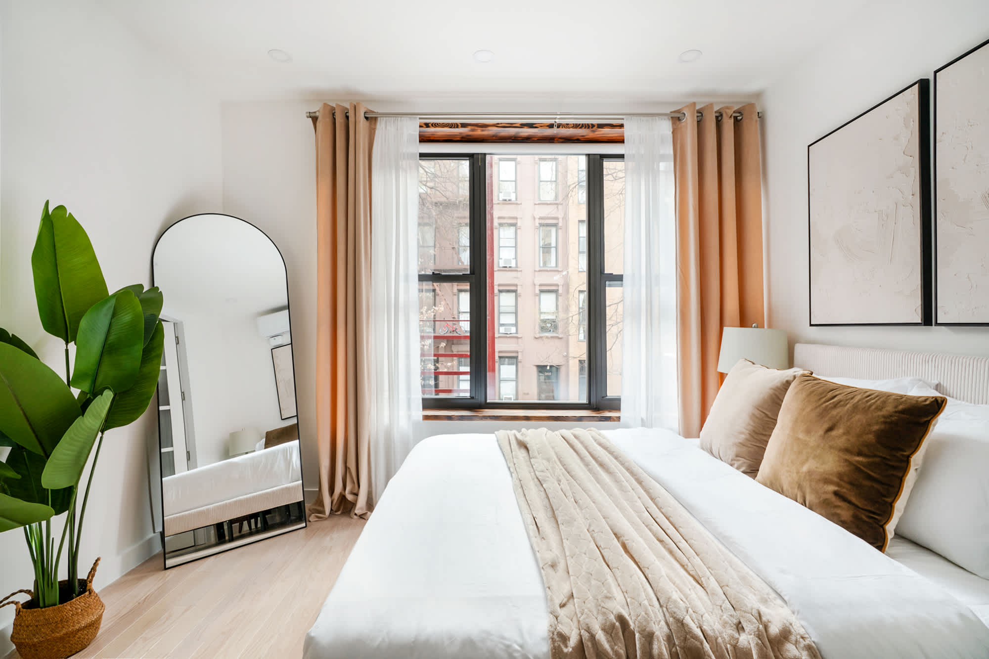 345-3A 2BR Newly Reno Prime UES WD in unit