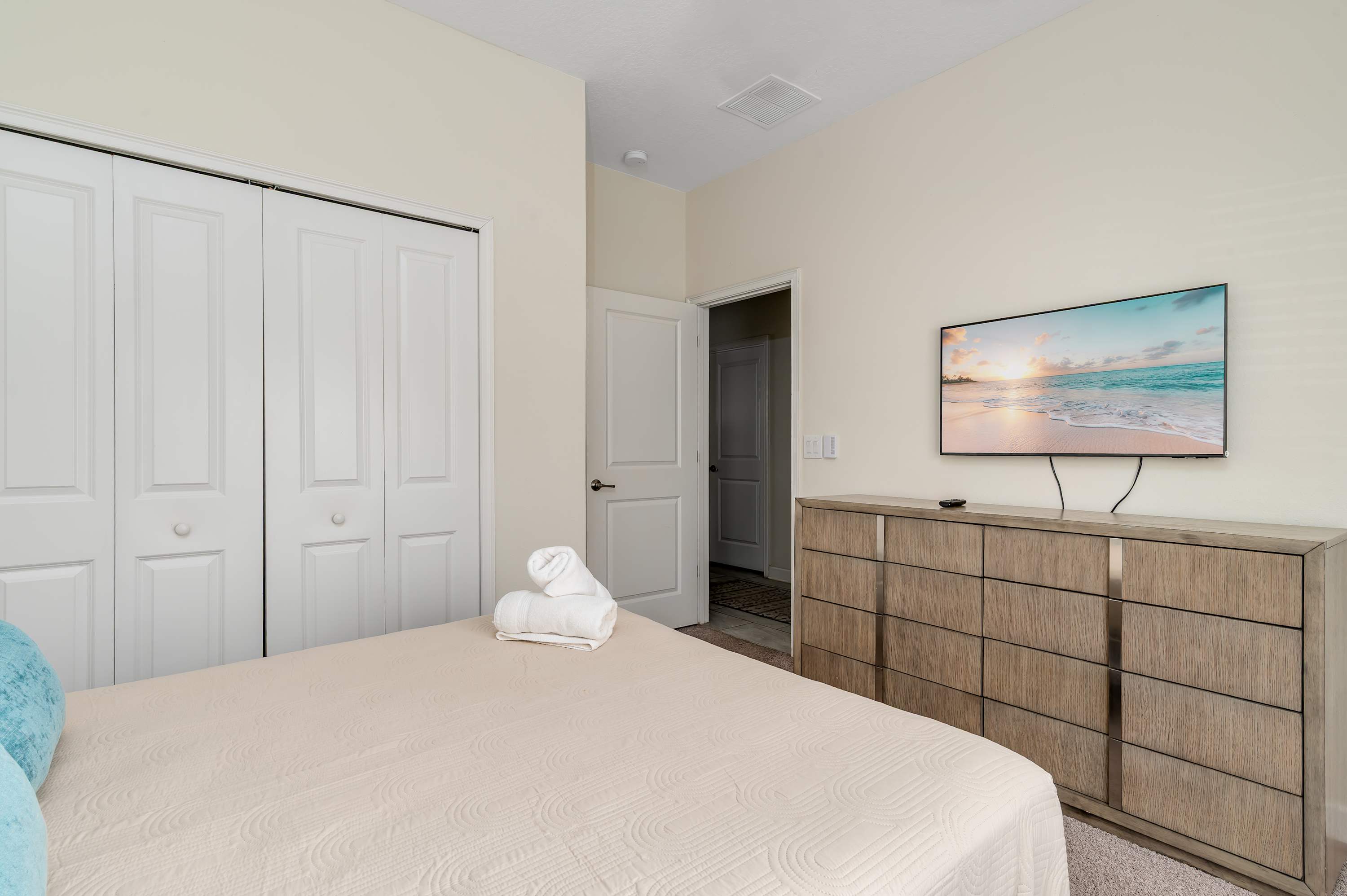 Large vacation home w/ pool access