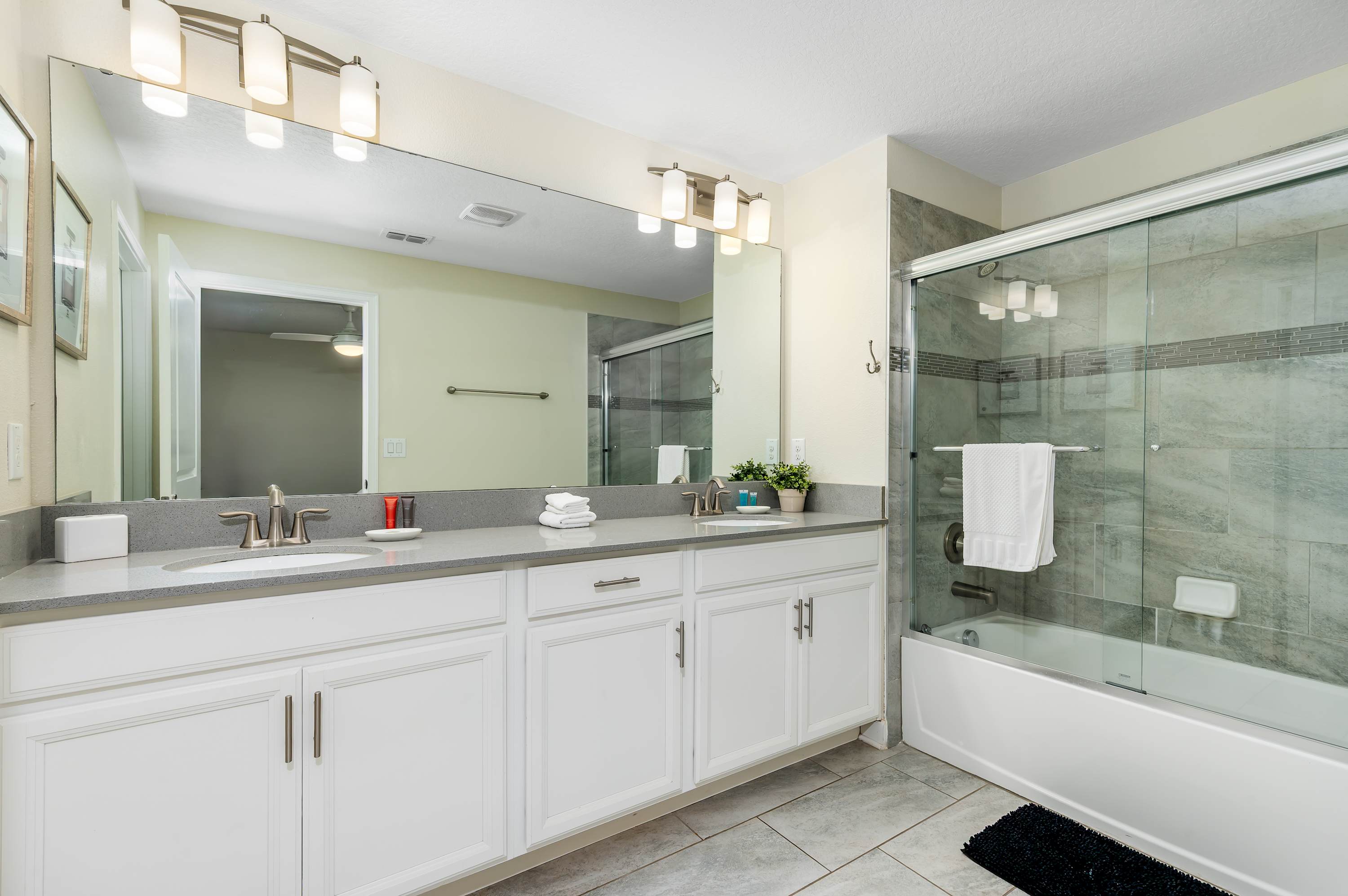 Large vacation home w/ pool access