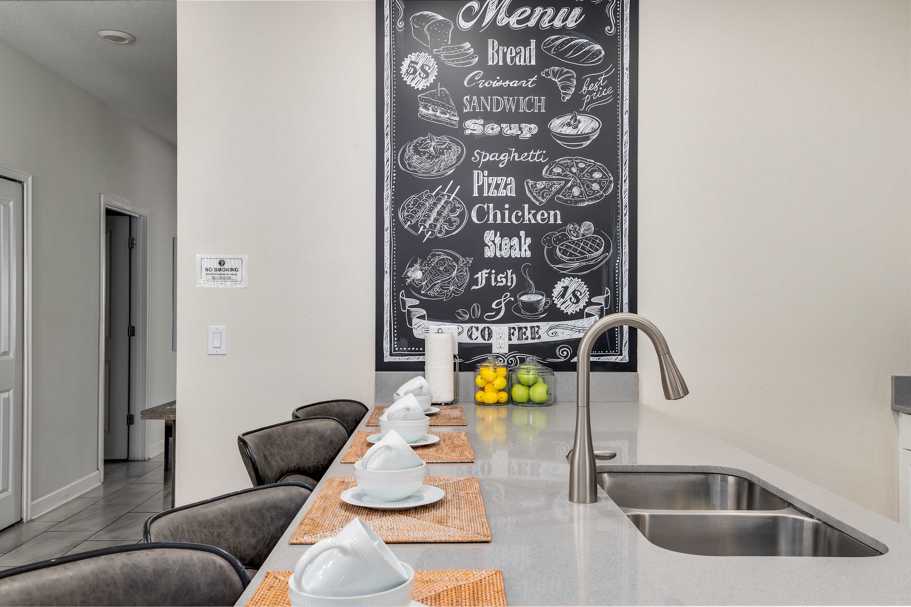 Large vacation home w/ pool access