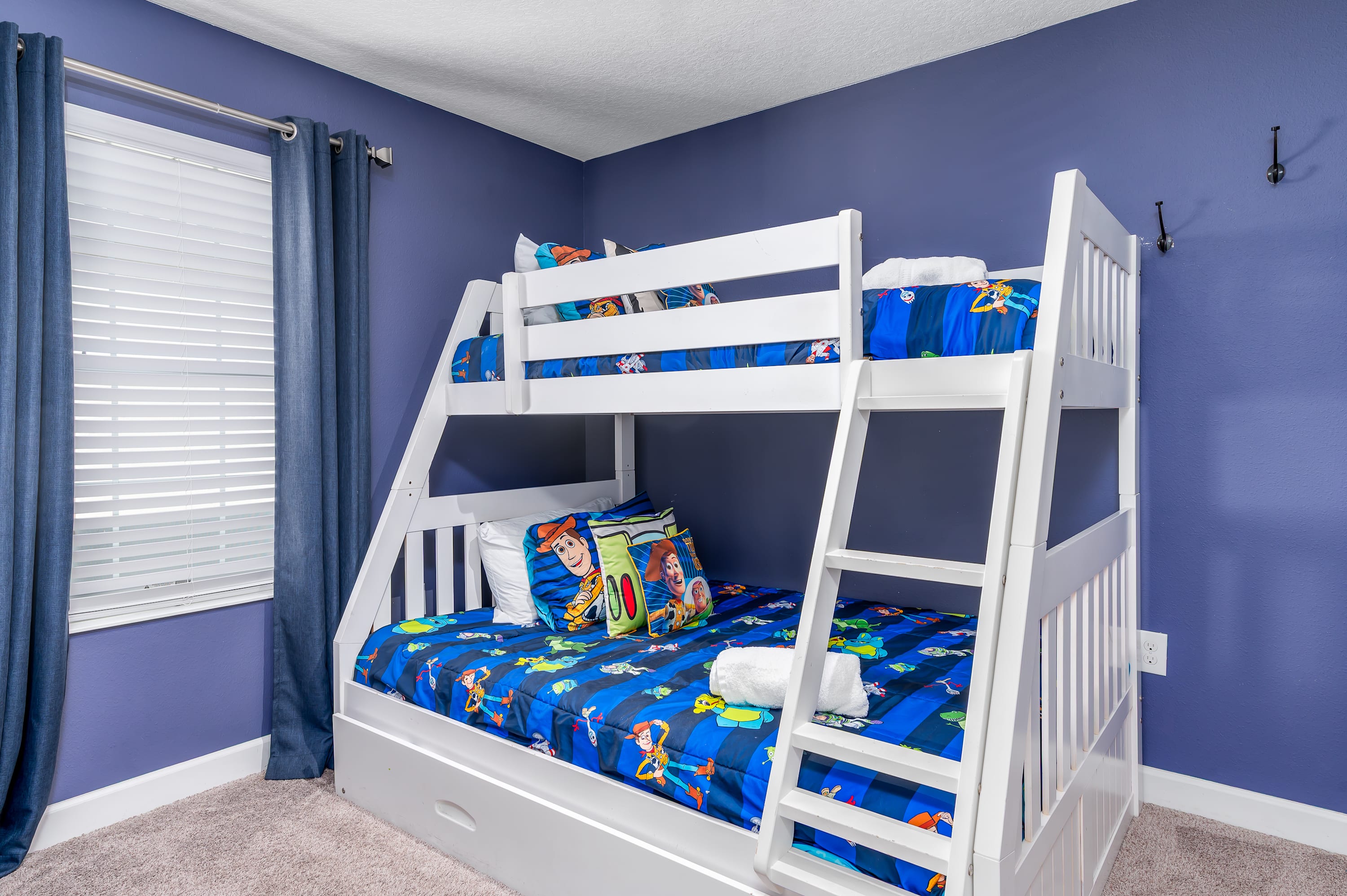 Large vacation home w/ pool access