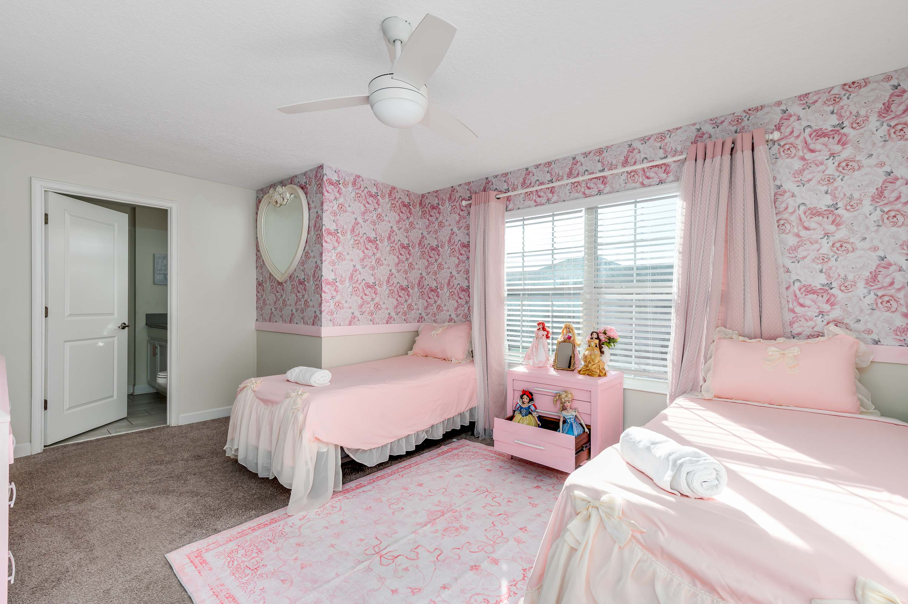 Large vacation home w/ pool access