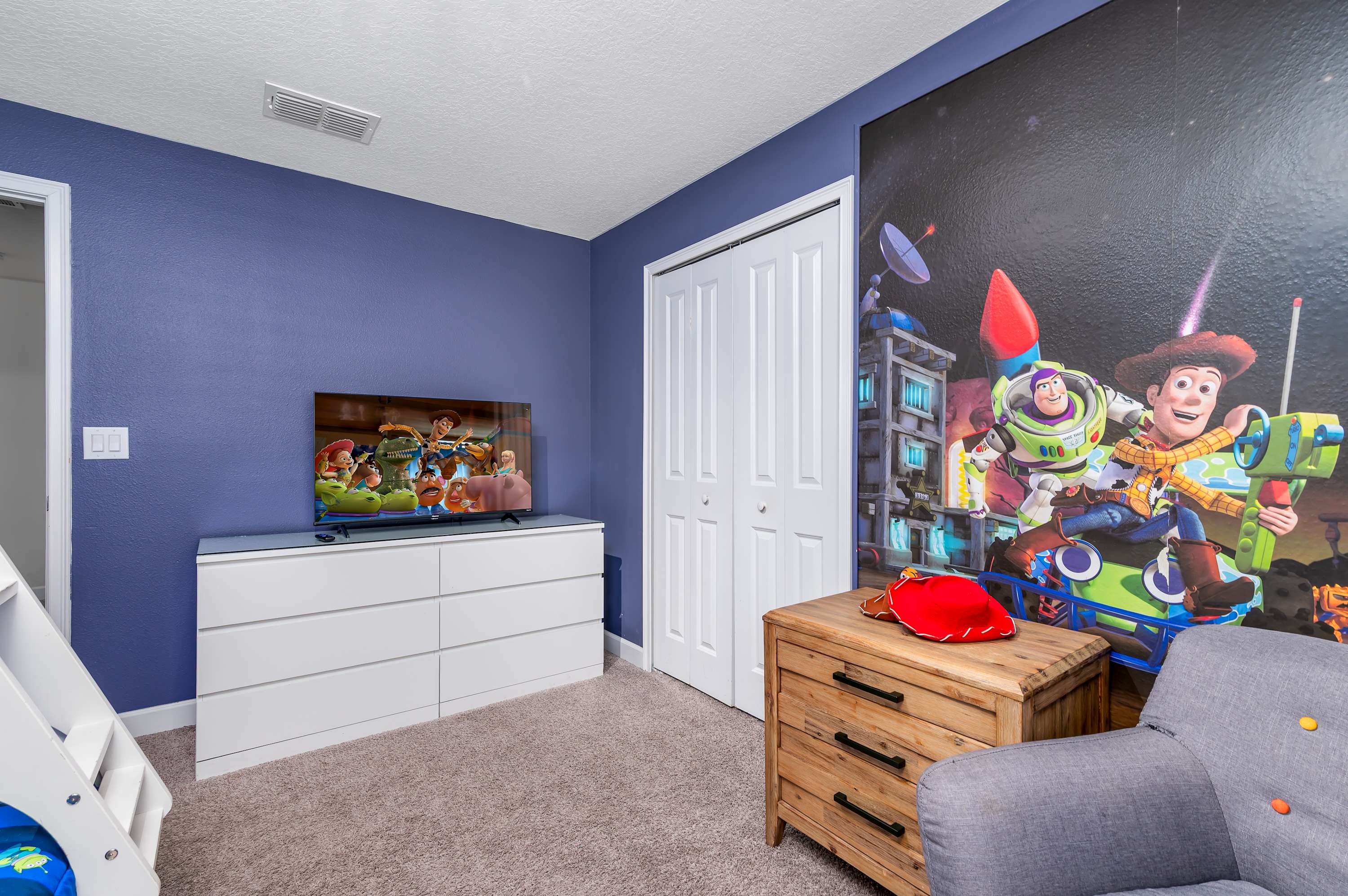 Large vacation home w/ pool access