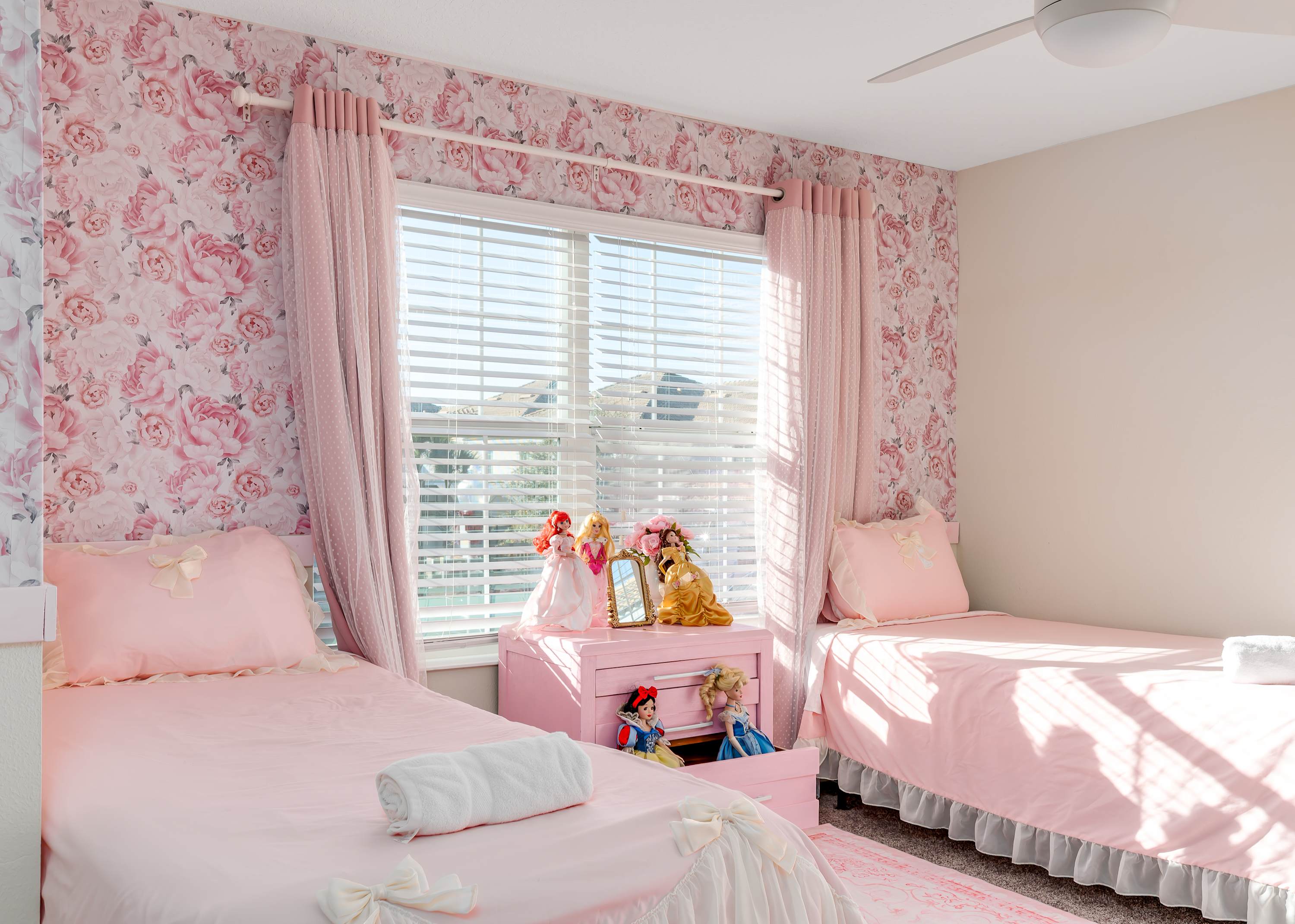 Large vacation home w/ pool access