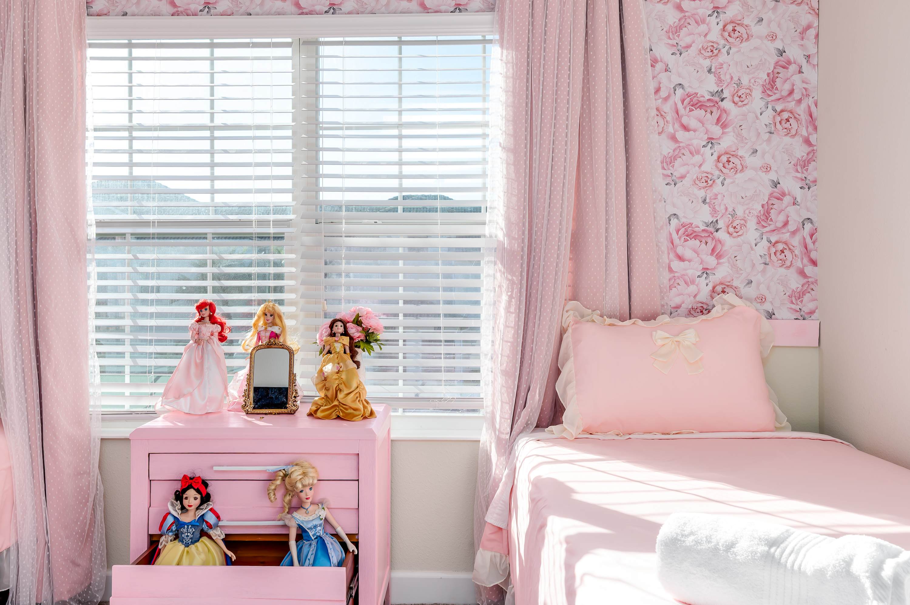 Large vacation home w/ pool access