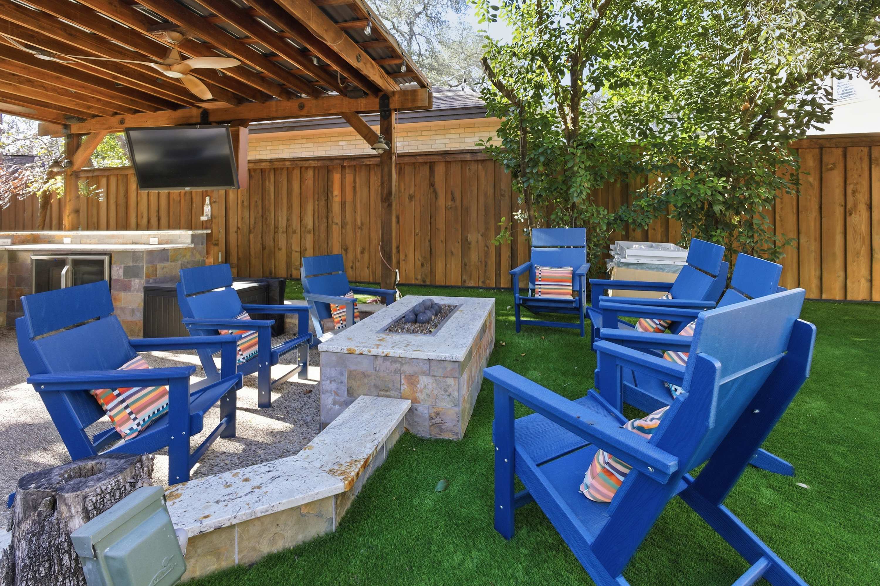 Ultimate Backyard • Pool • Game Room • Kid's Room 4