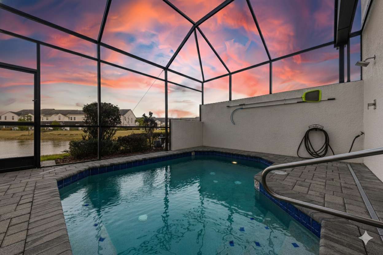 5BR townhome w/ private pool & workspace