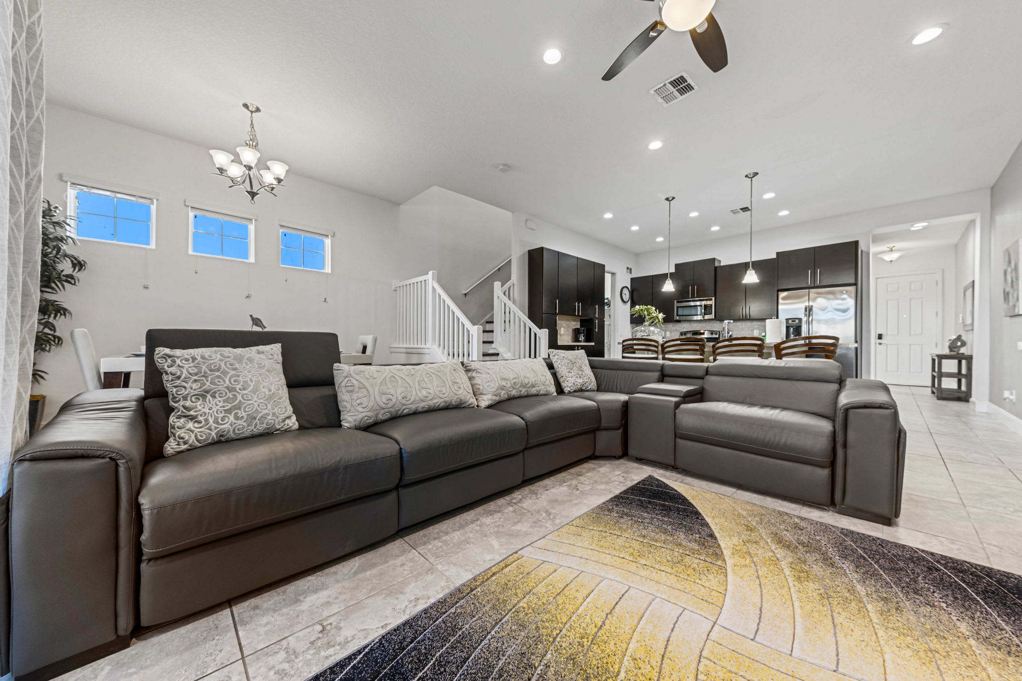 5BR townhome w/ private pool & workspace