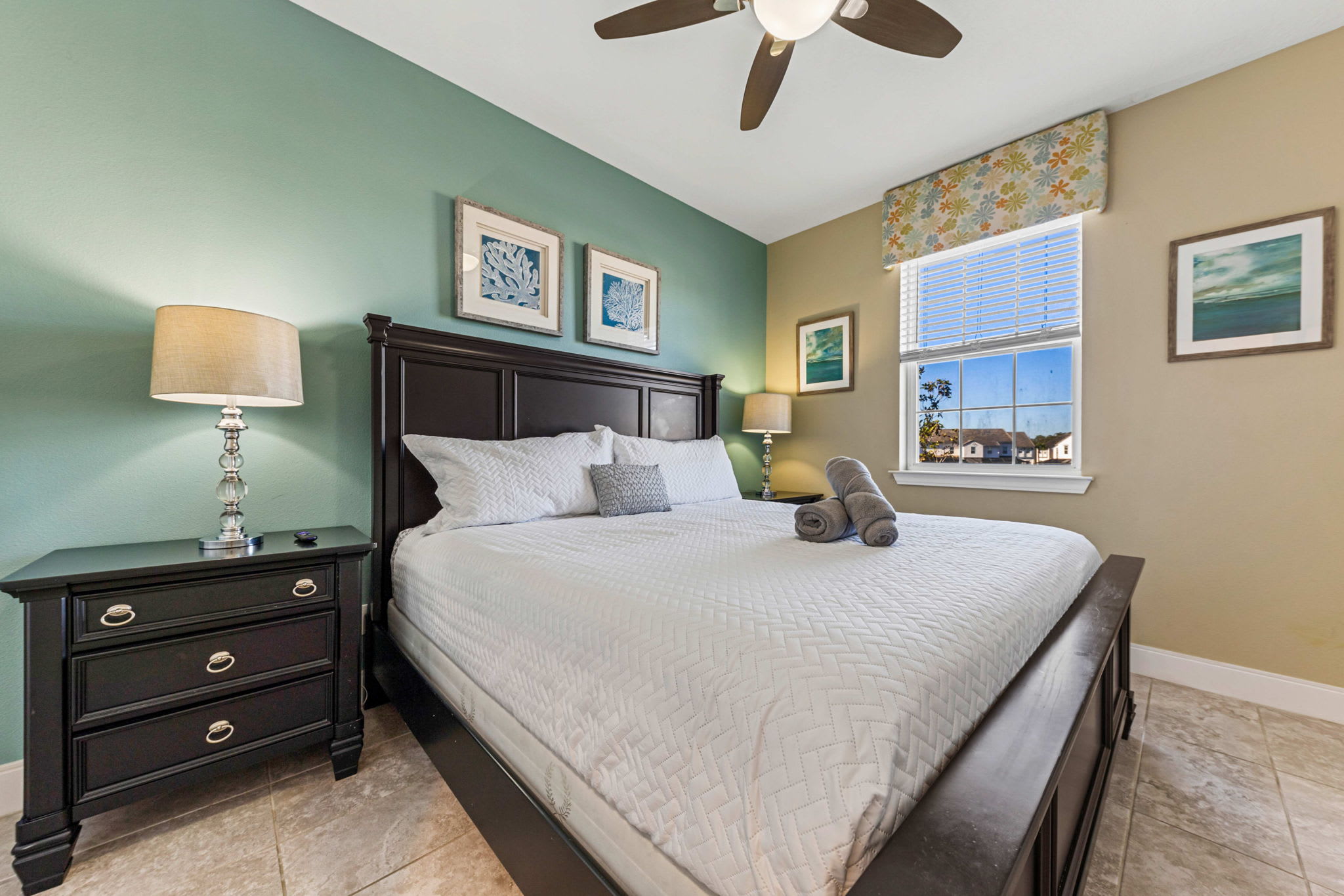 5BR townhome w/ private pool & workspace