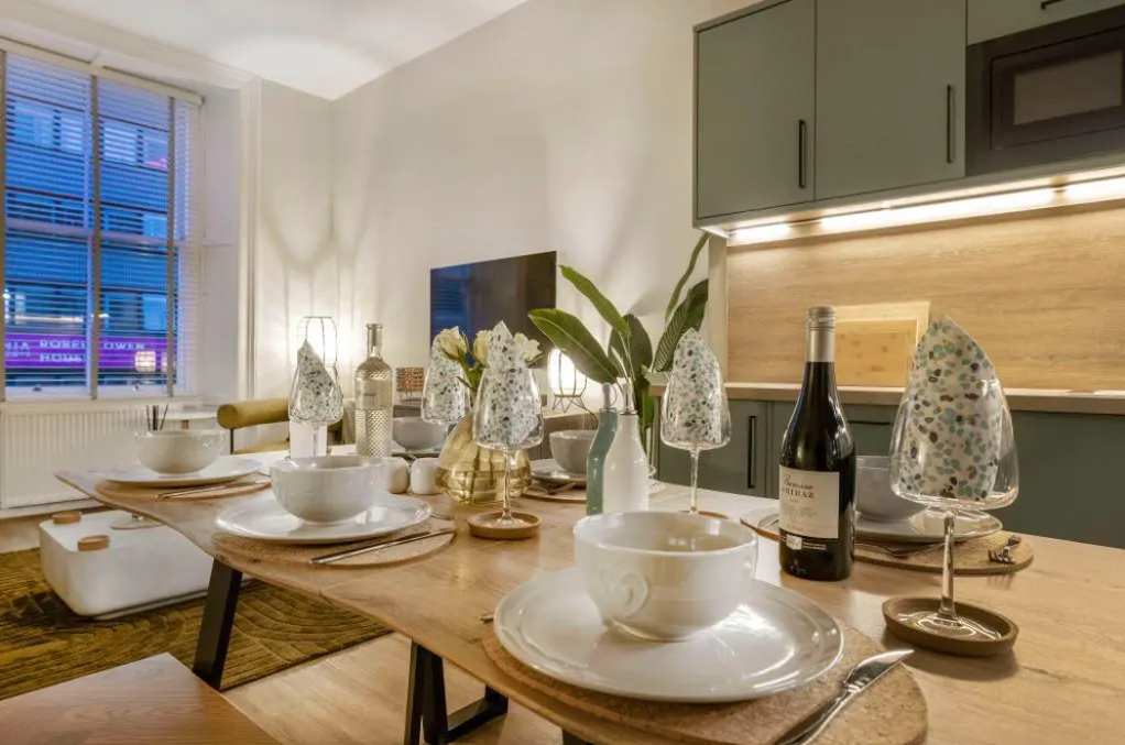 Warm & Spacious City Centre Stay | Sleeps 8 in Bath Street 92 G2 2EJ - Property image 6 - VivreStays