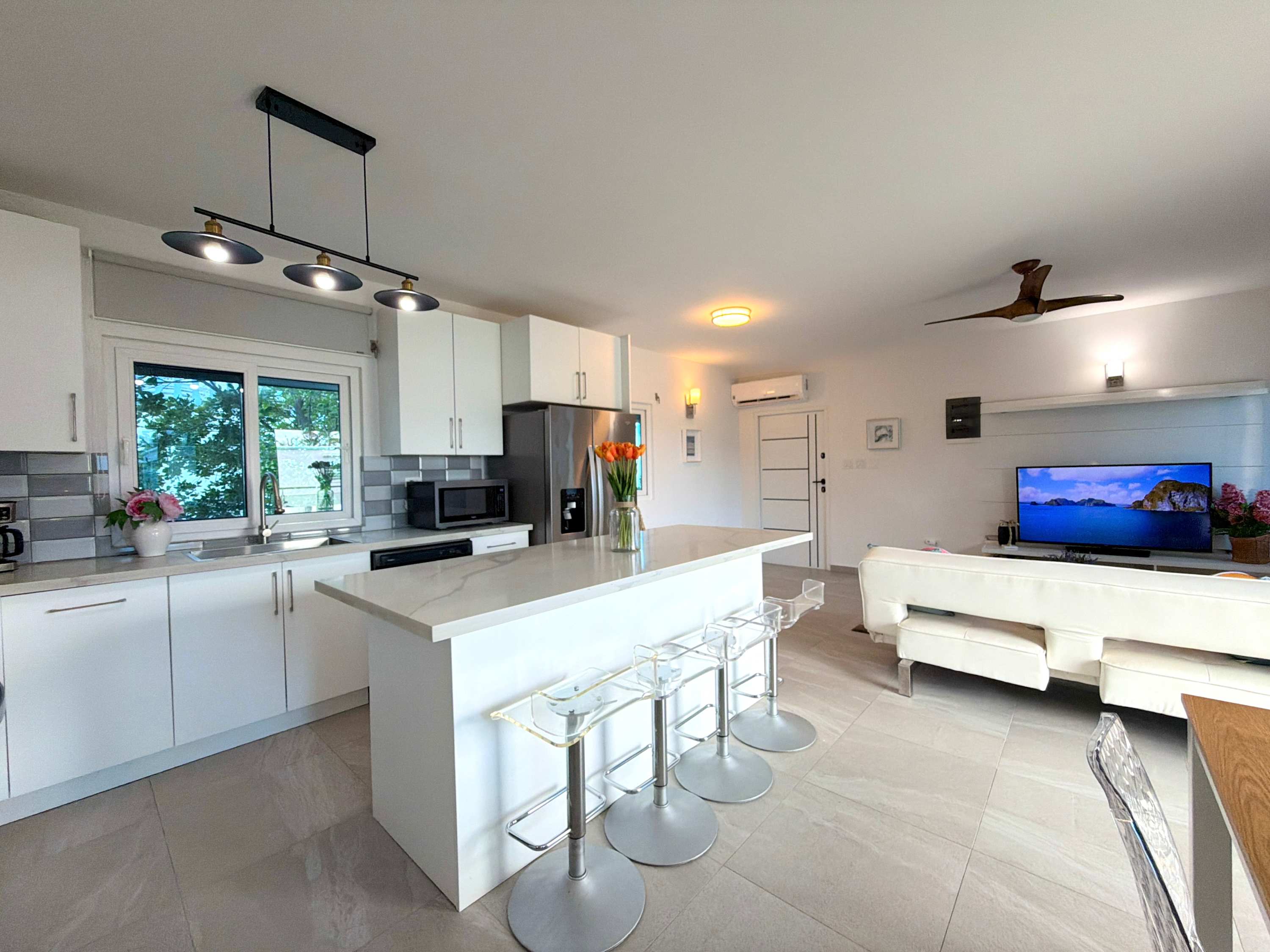 SeaCove 2 BRM Condo Steps to the Beach · Simpson Bay | SeaLaVie SXM — photo 2