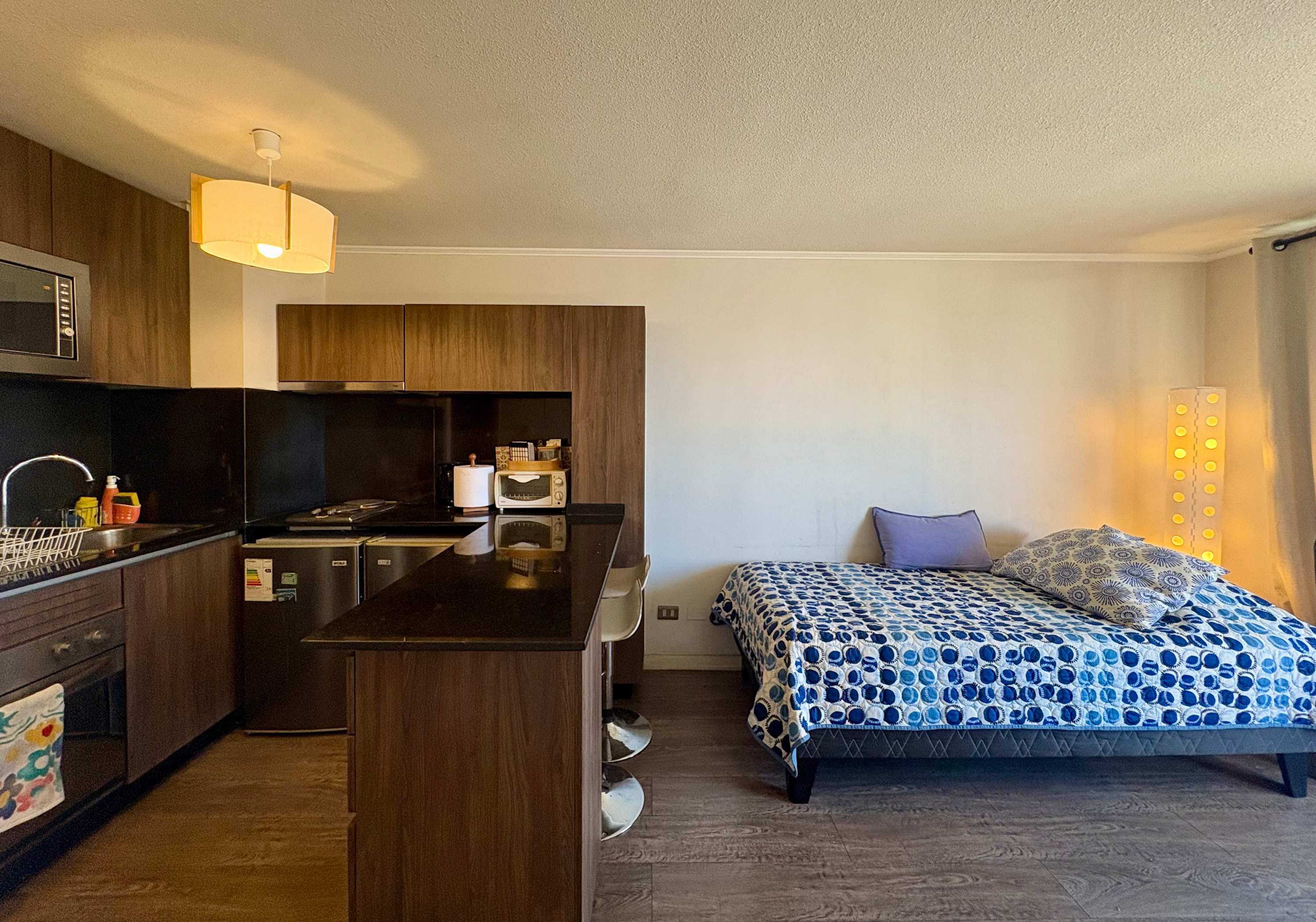 Stylish Urban Apartment w/ Rooftop Pool & Parking