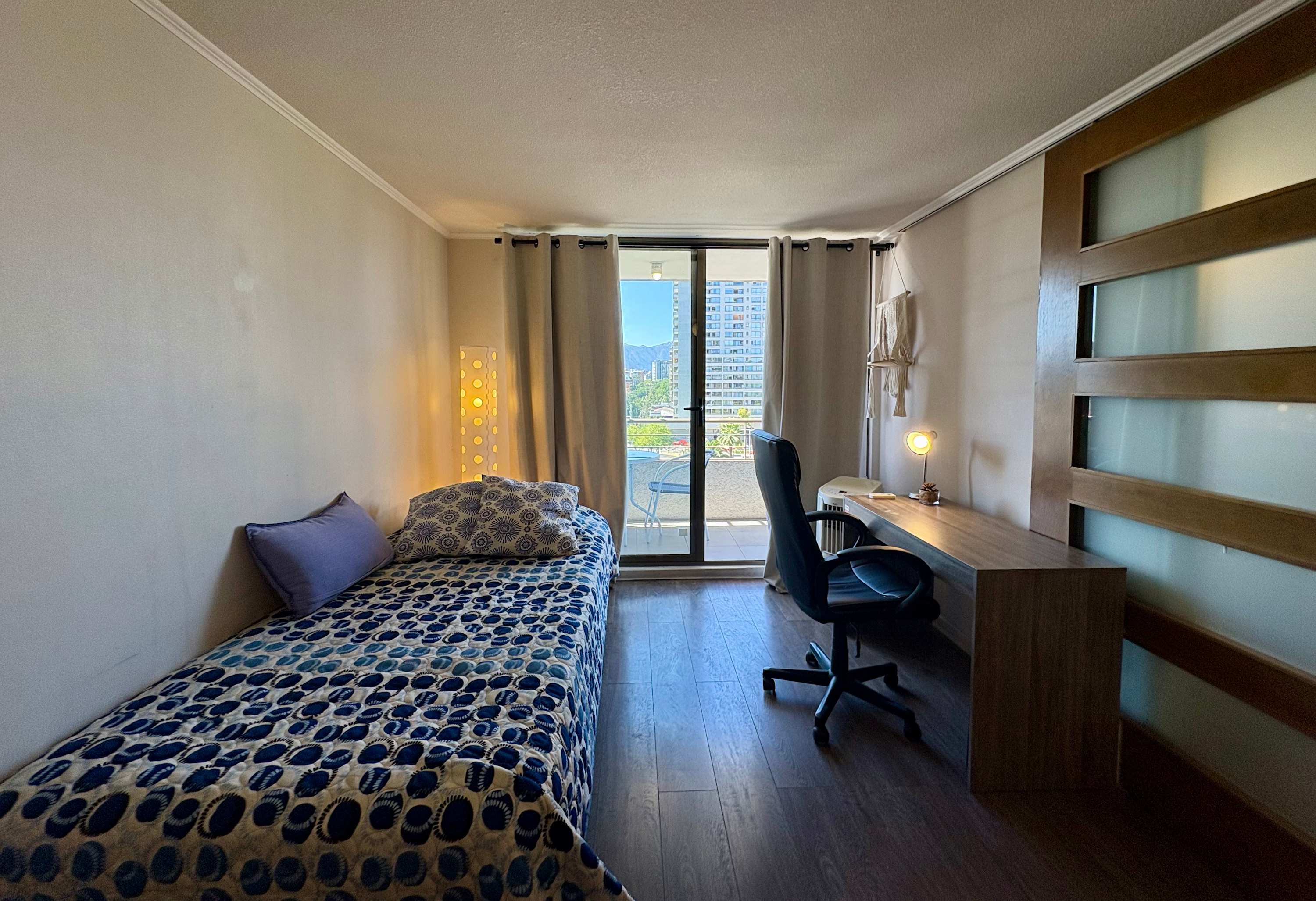 Stylish Urban Apartment w/ Rooftop Pool & Parking