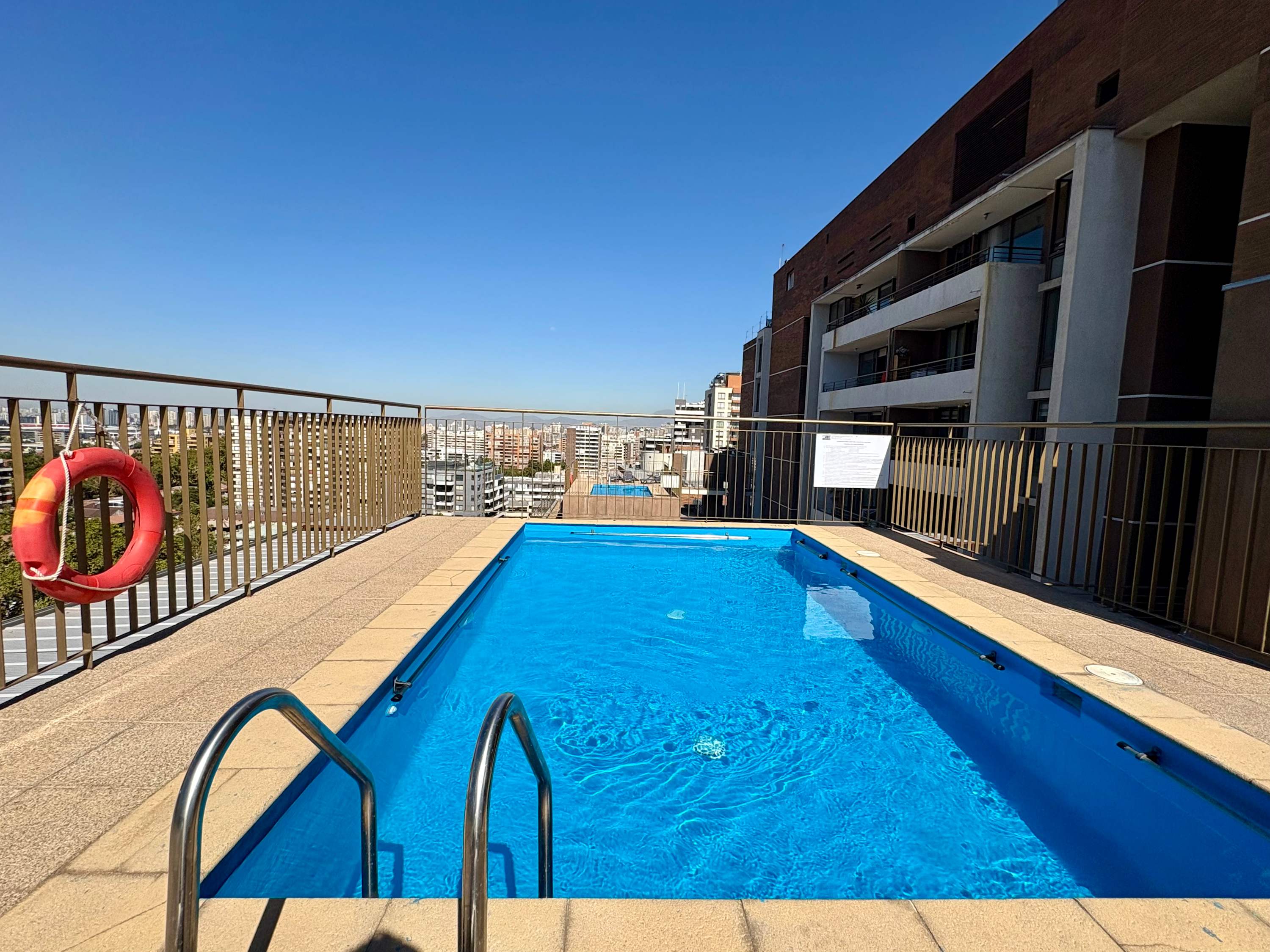 Stylish Urban Apartment w/ Rooftop Pool & Parking