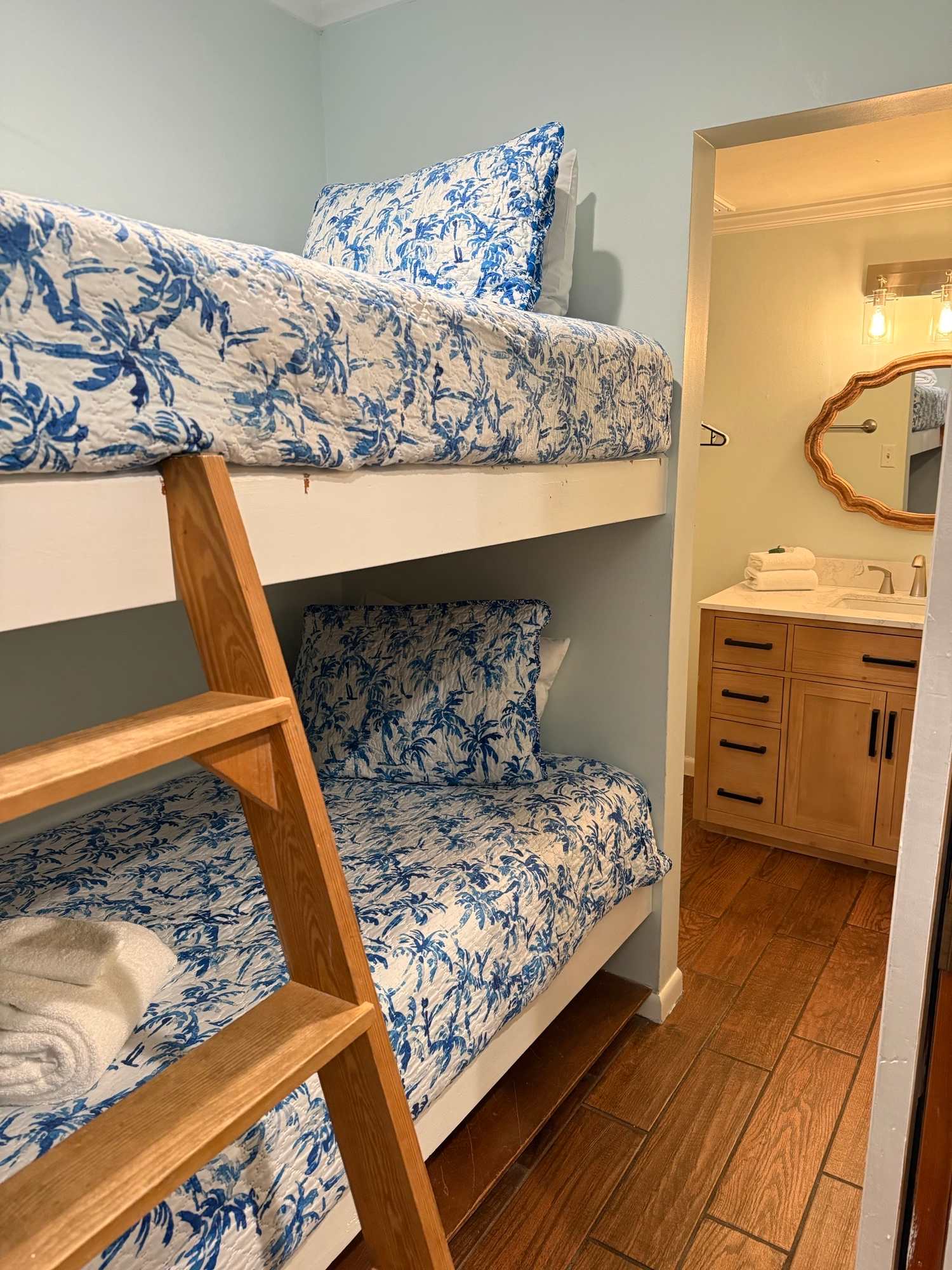 Twin Bunk Beds 