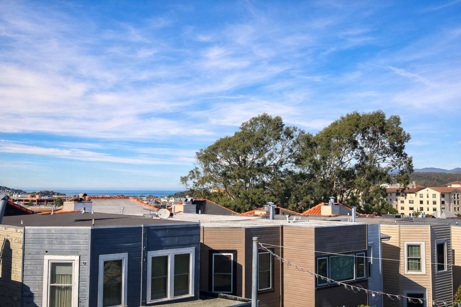 Beautiful Apt, Modern Kitchen, King Bed & Parking! 5