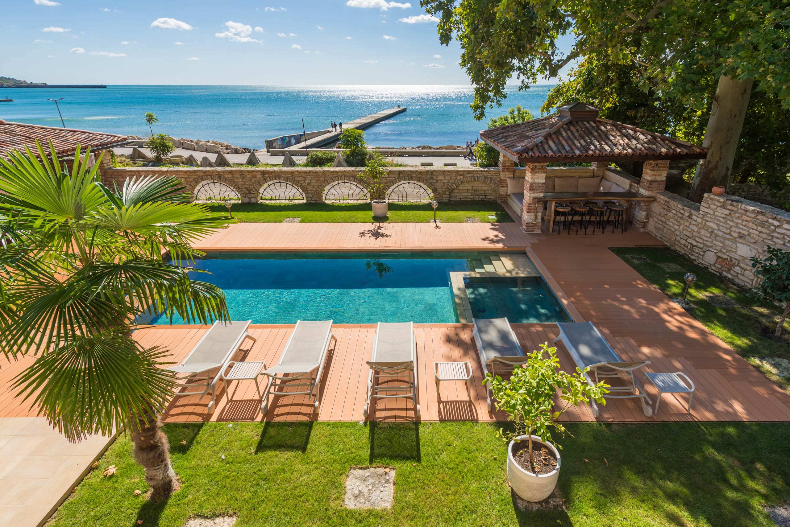 Villa Regina — Seaside Luxury Beach Home