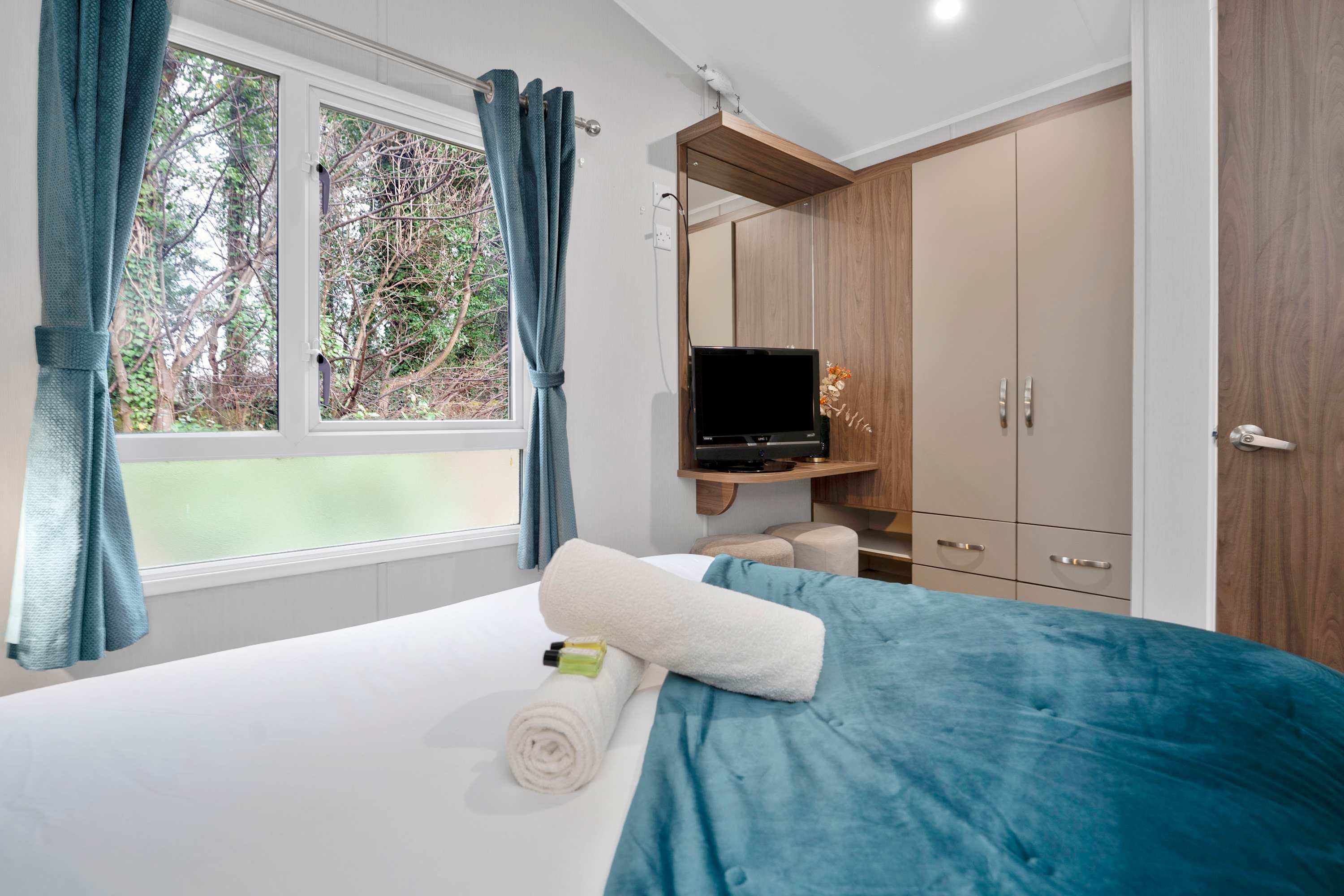 View Carnoustie Shores - 3Beds Luxury Coastal Lodge Sleeps 8 in 3 Carnoustie Drive, Haven Seton Sands Holiday Village EH32 0QF Carnoustie Shores - 3Beds Luxury Coastal Lodge Sleeps 8 in 3 Carnoustie Drive, Haven Seton Sands Holiday Village EH32 0QF - Property image 3 - VivreStays