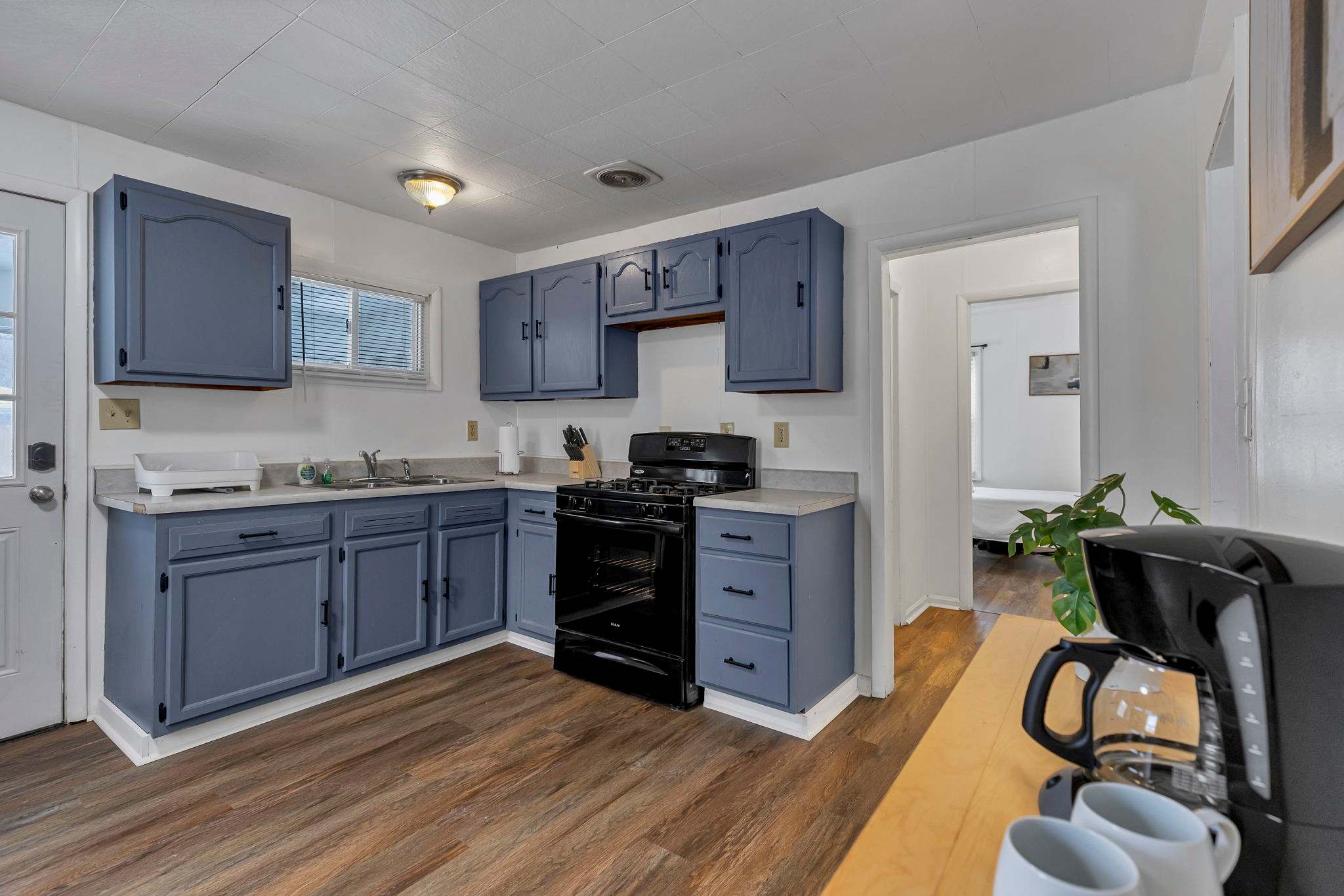 Pet & Family 3BR Ranch | Yard | W/D | Long Stay