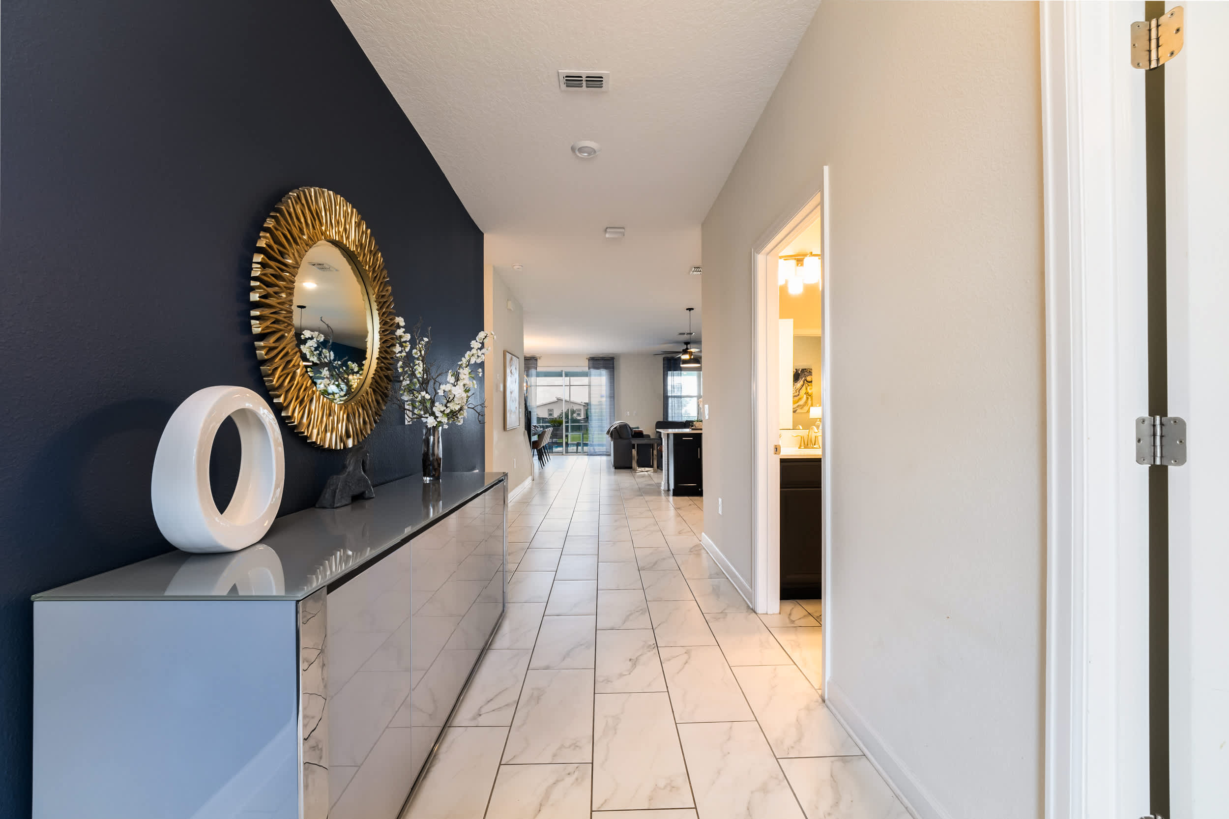 Spacious Davenport Villa, Sleeps 21, Pool & Fun