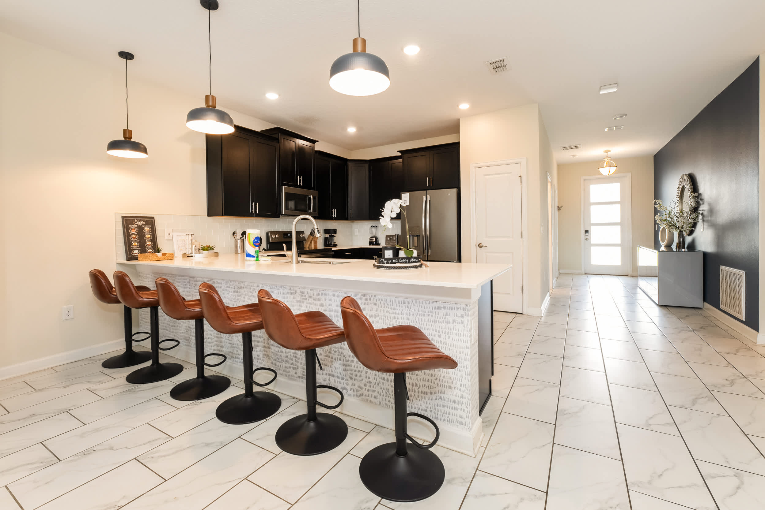 Spacious Davenport Villa, Sleeps 21, Pool & Fun