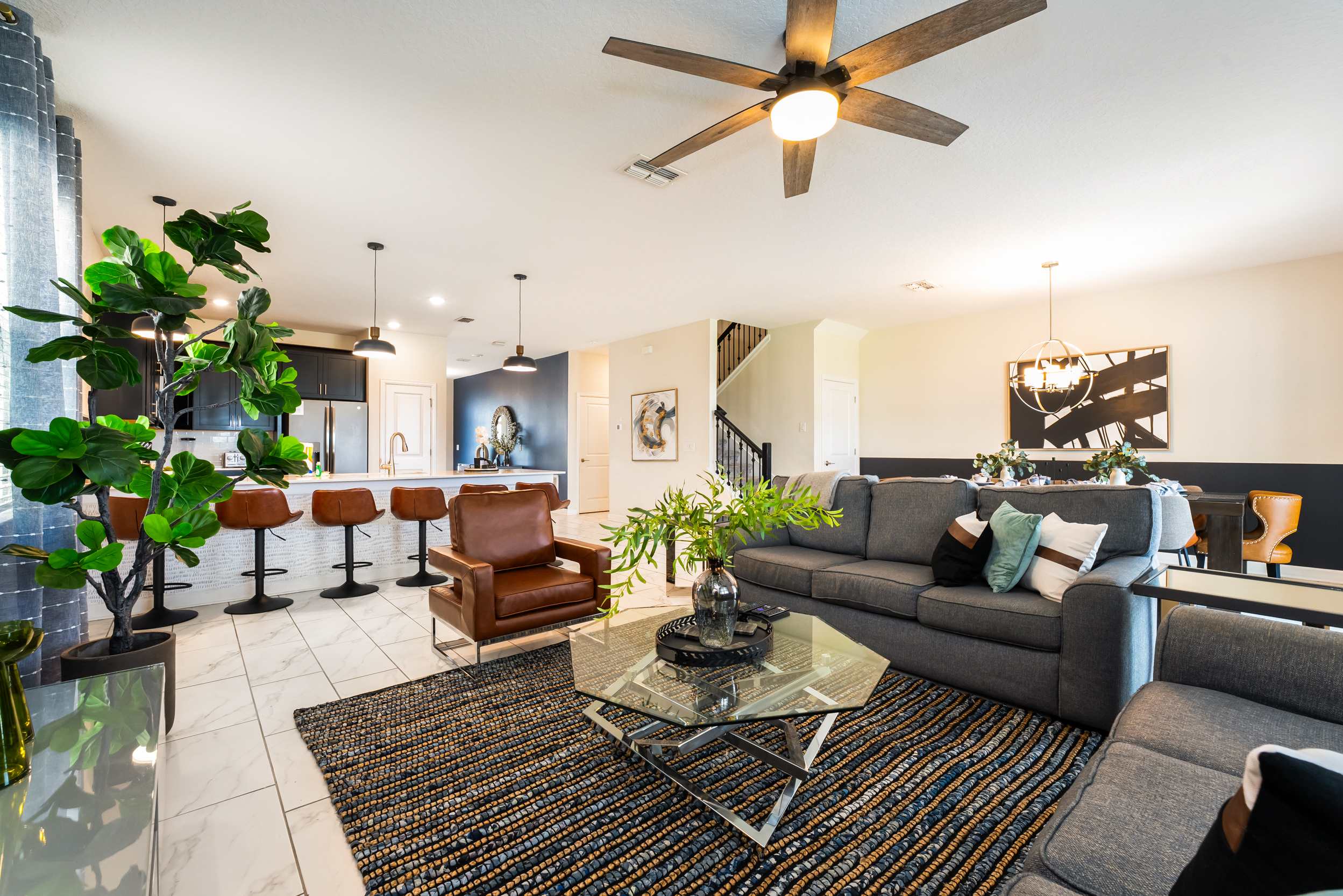 Spacious Davenport Villa, Sleeps 21, Pool & Fun