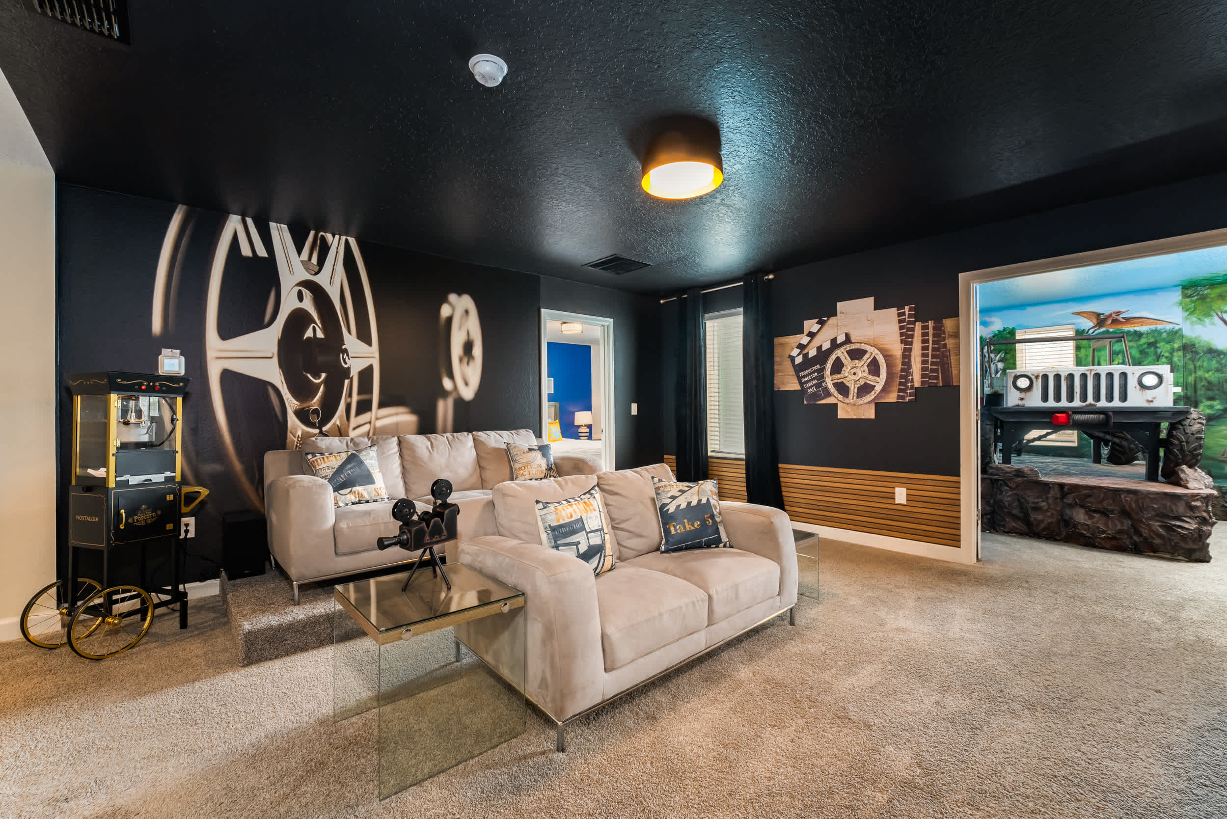 Spacious Davenport Villa, Sleeps 21, Pool & Fun