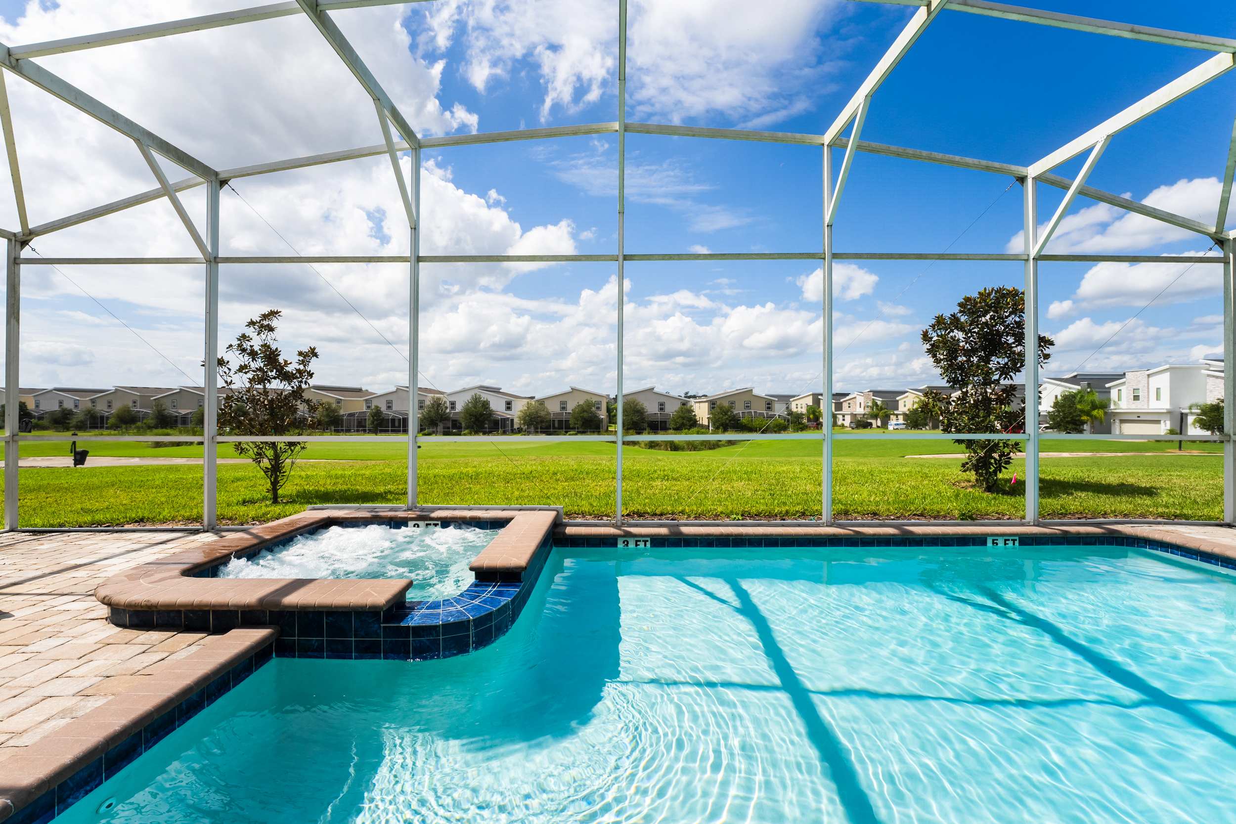 Spacious Davenport Villa, Sleeps 21, Pool & Fun