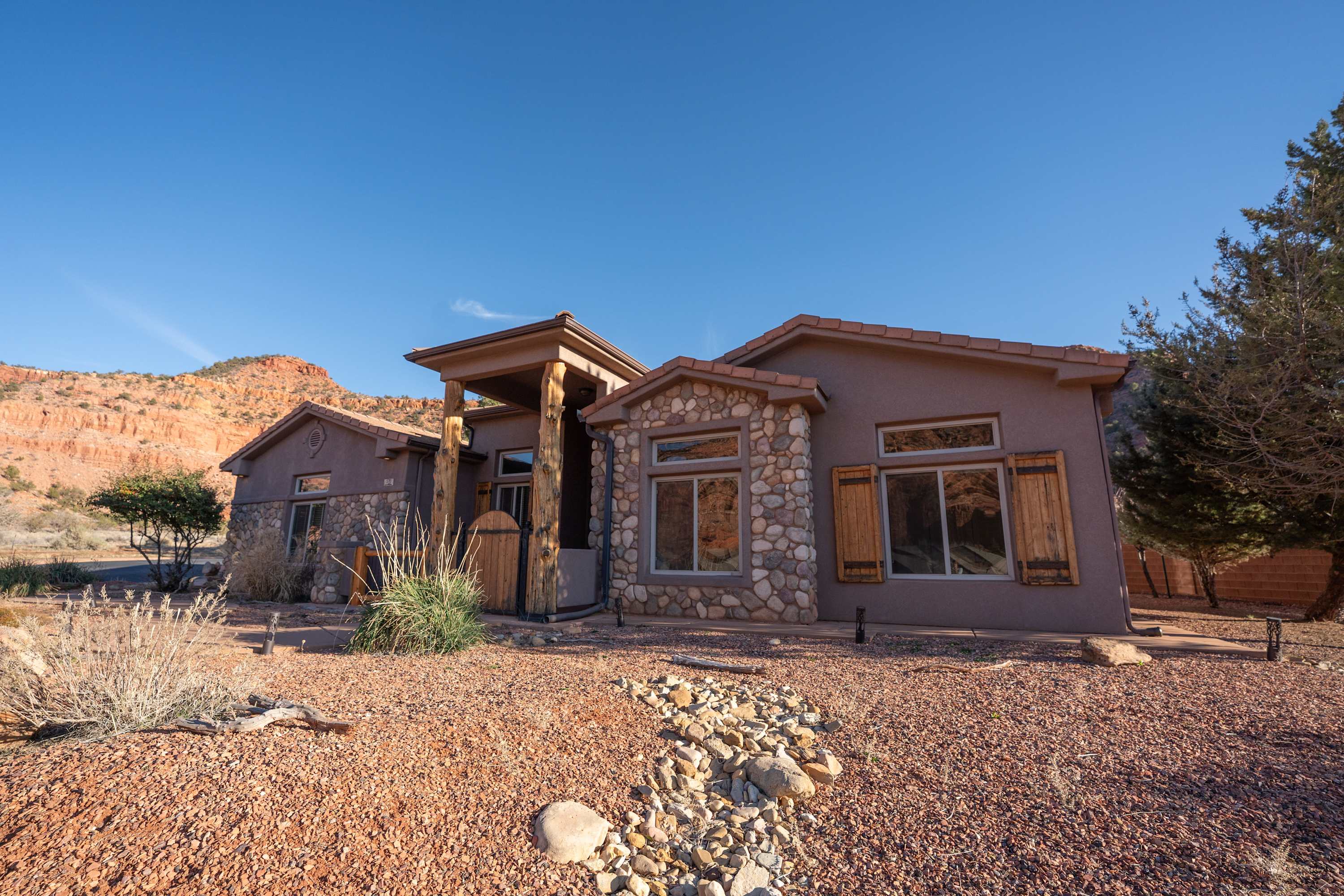 Kanab family House in luxury community Pool & Hot Tub — Kanab, UT — vacation rental