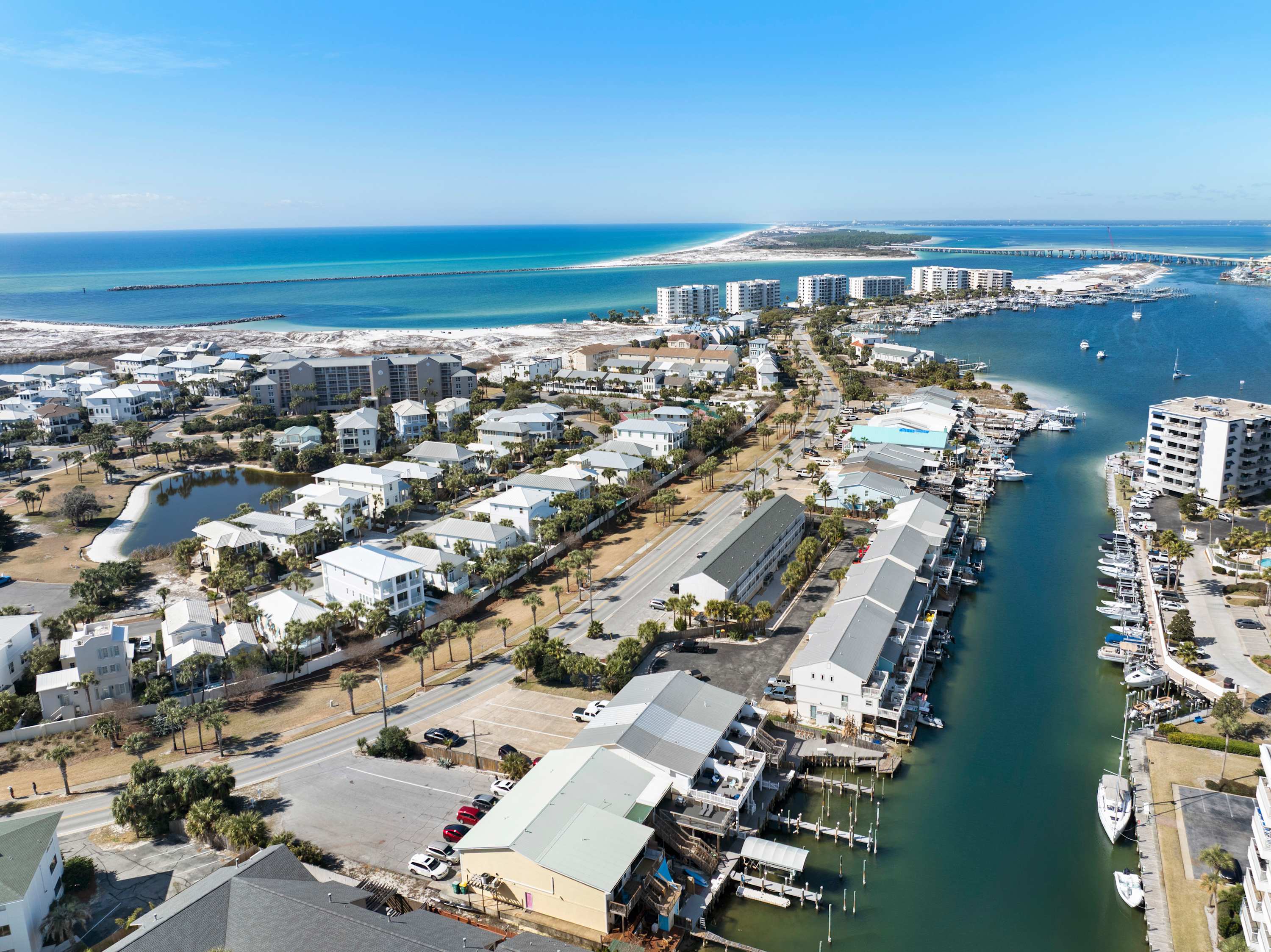 Perfect Harbor Townhome with Hot Tub, Beach Access