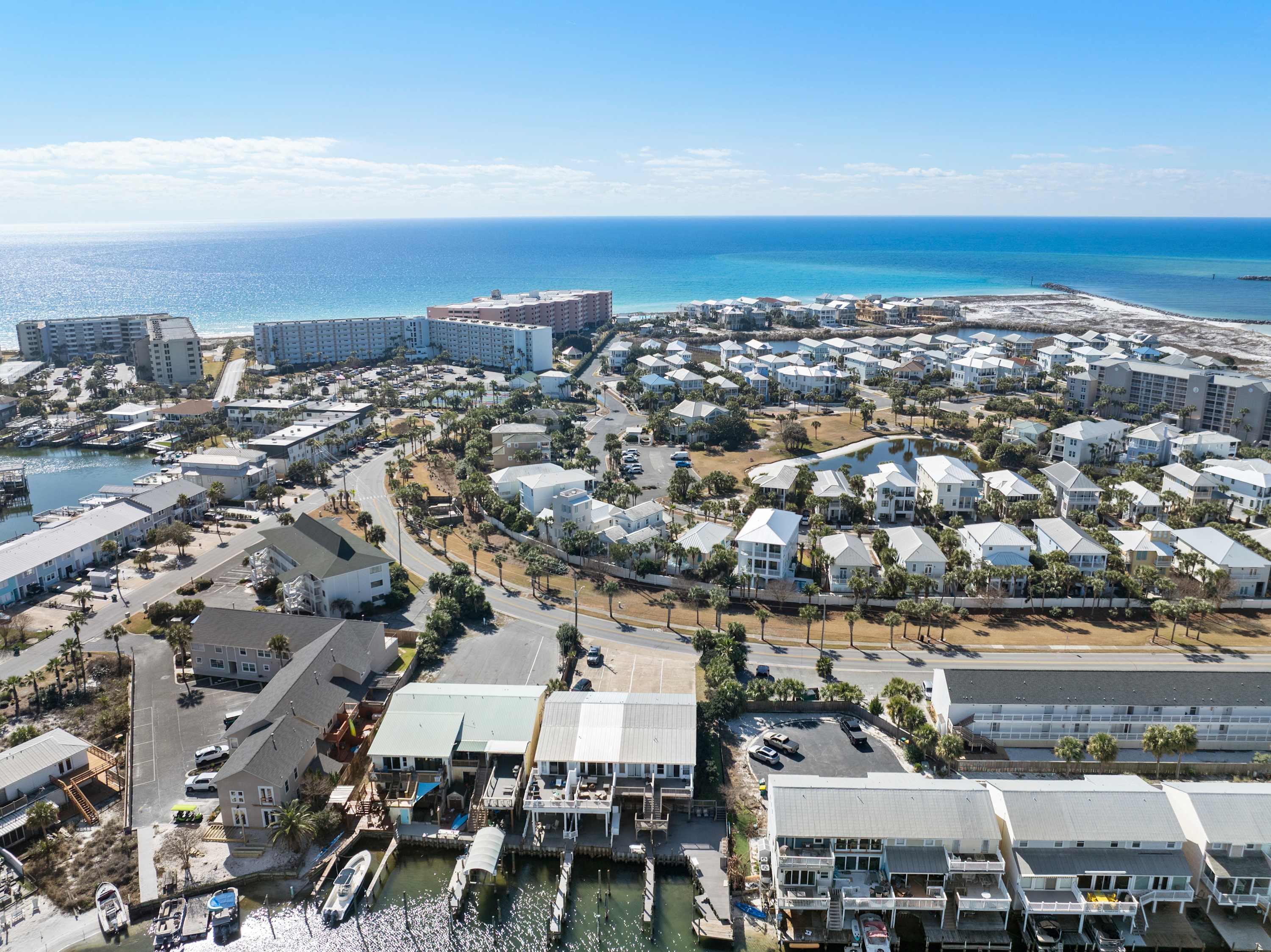 Perfect Harbor Townhome with Hot Tub, Beach Access