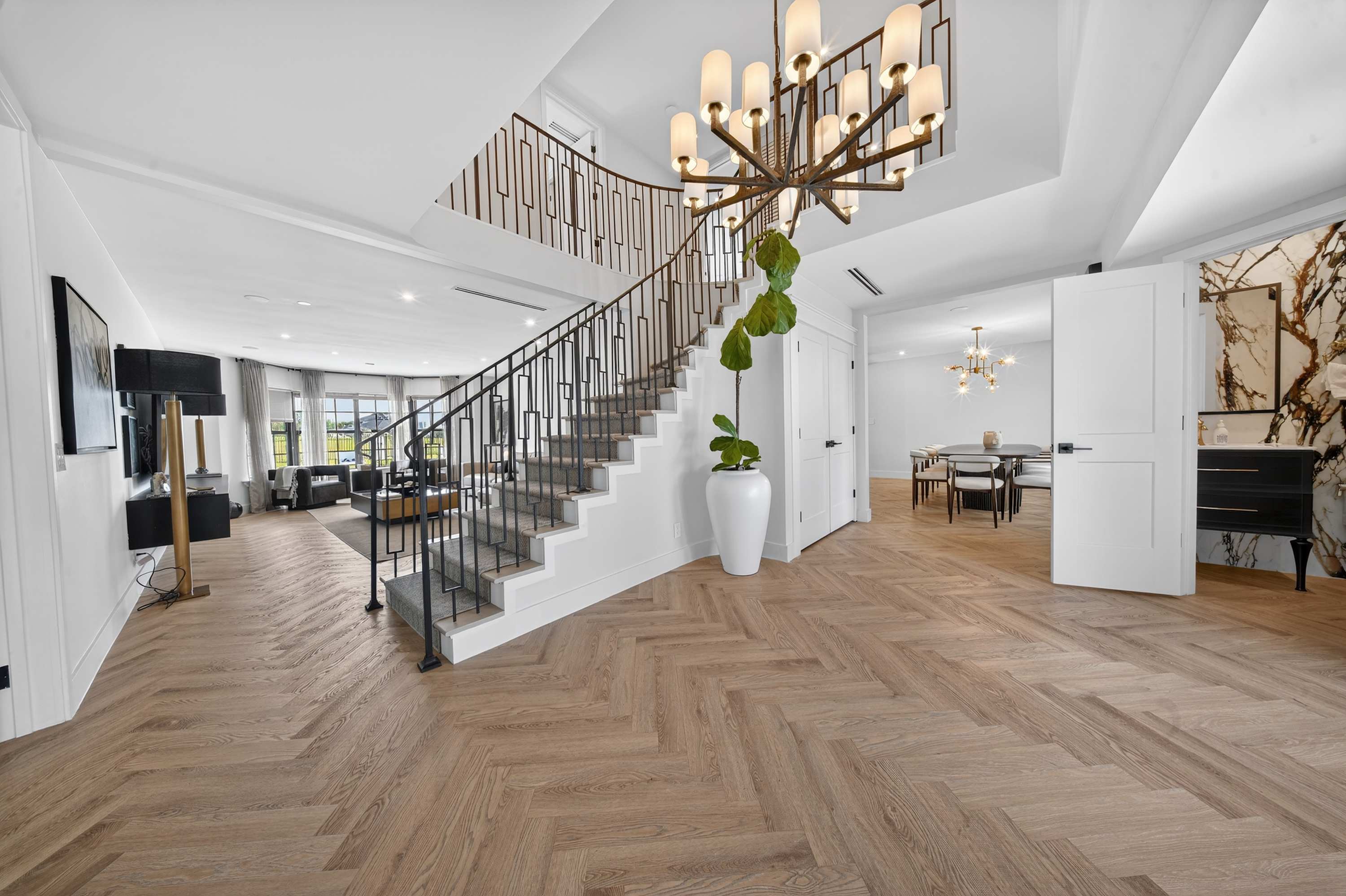 Brand New 5 bedroom Modern Home on Golf course