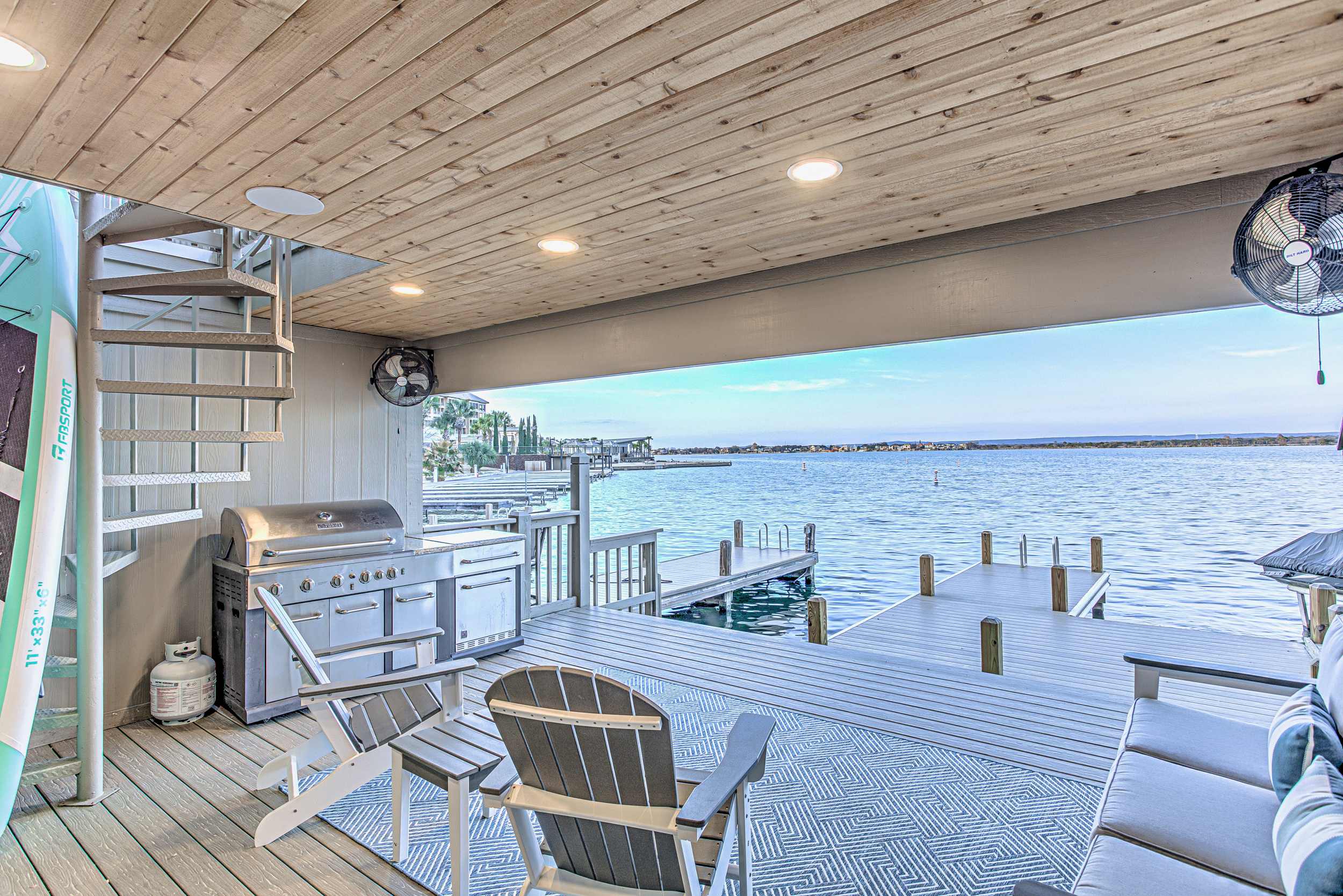 Waterside Deck: BBQ grill, outdoor dining, and direct access to Lake LBJ.