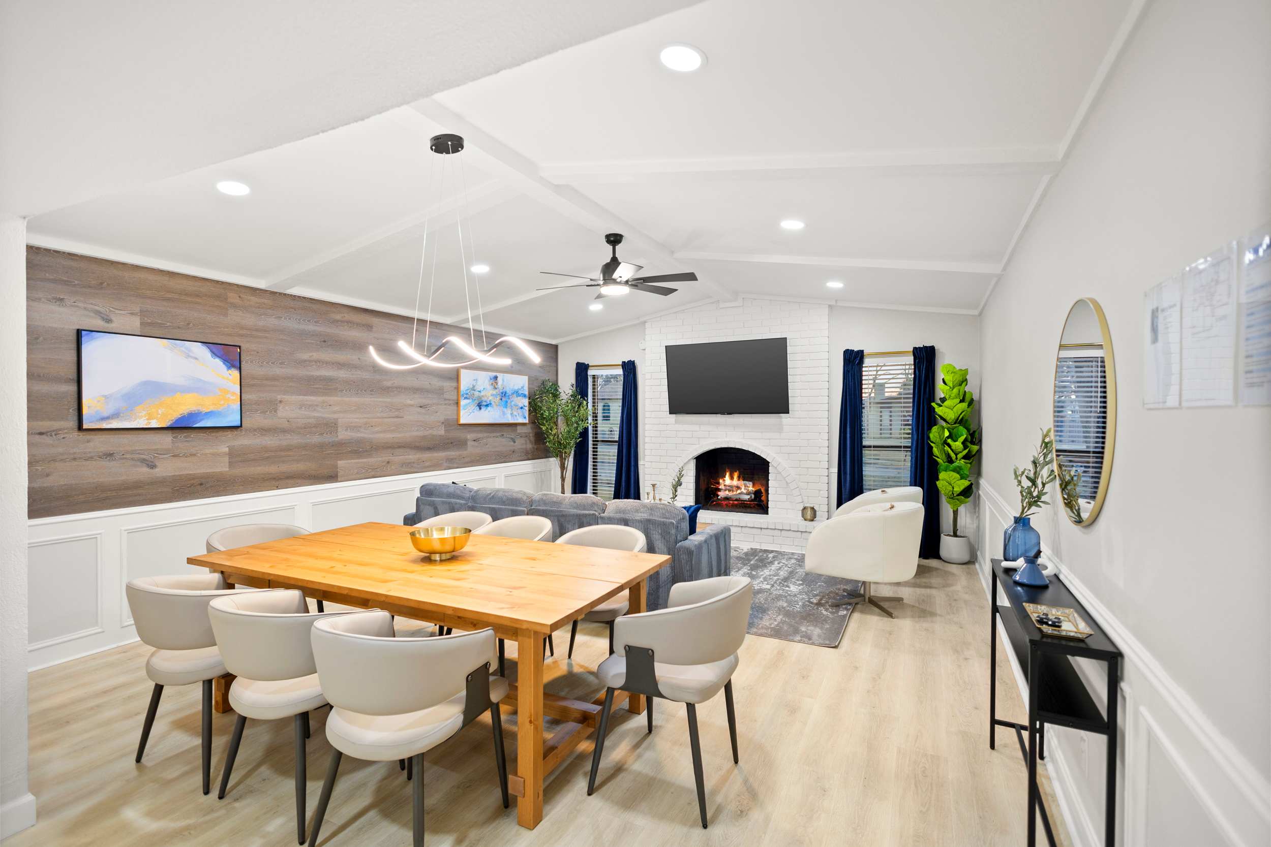 5-BD/2.5-BA Modern Retreat w/ Games & Hot Tub — Grand Prairie, TX — vacation rental