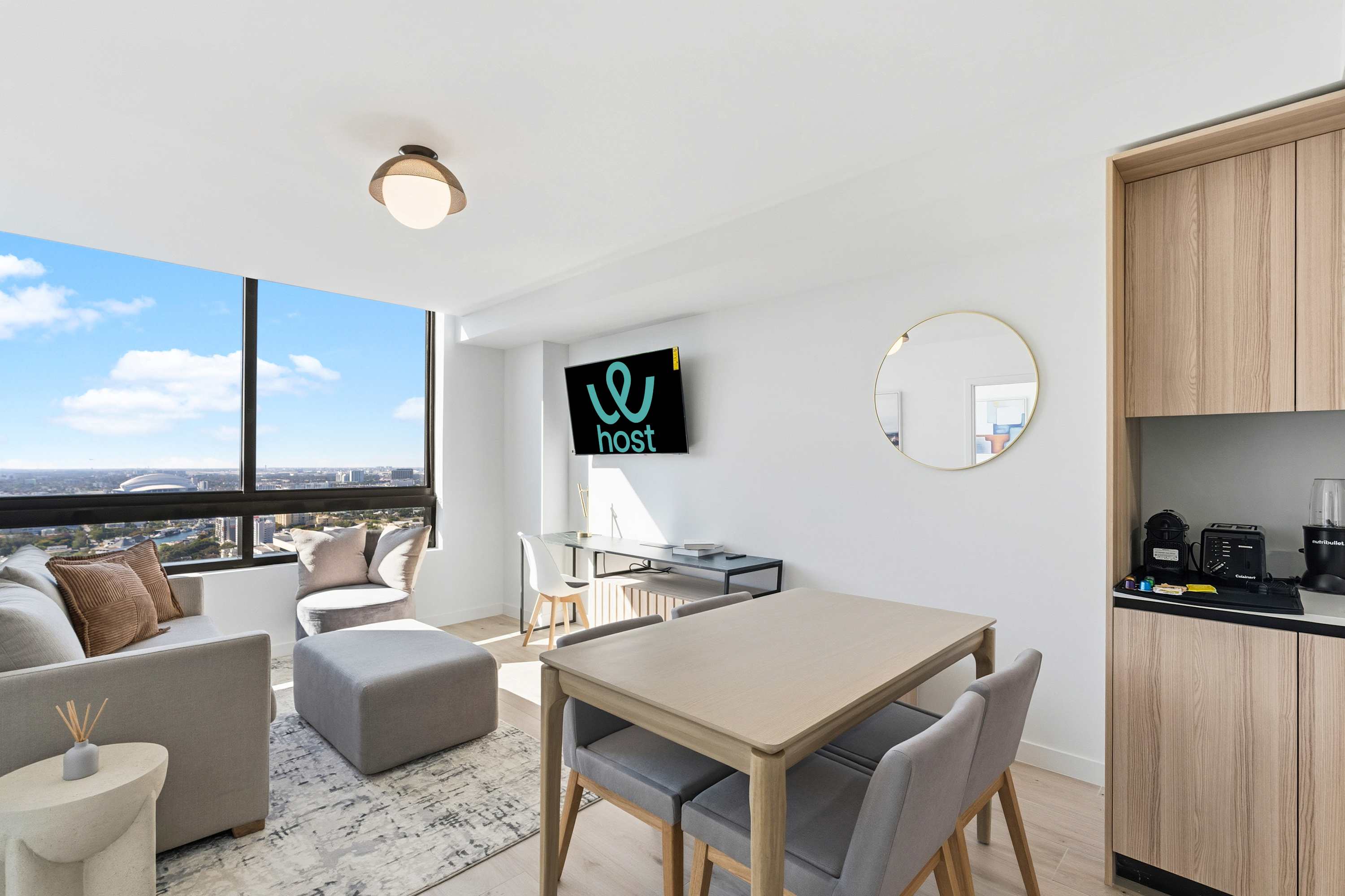 Prime Location Condo W pool & Gym