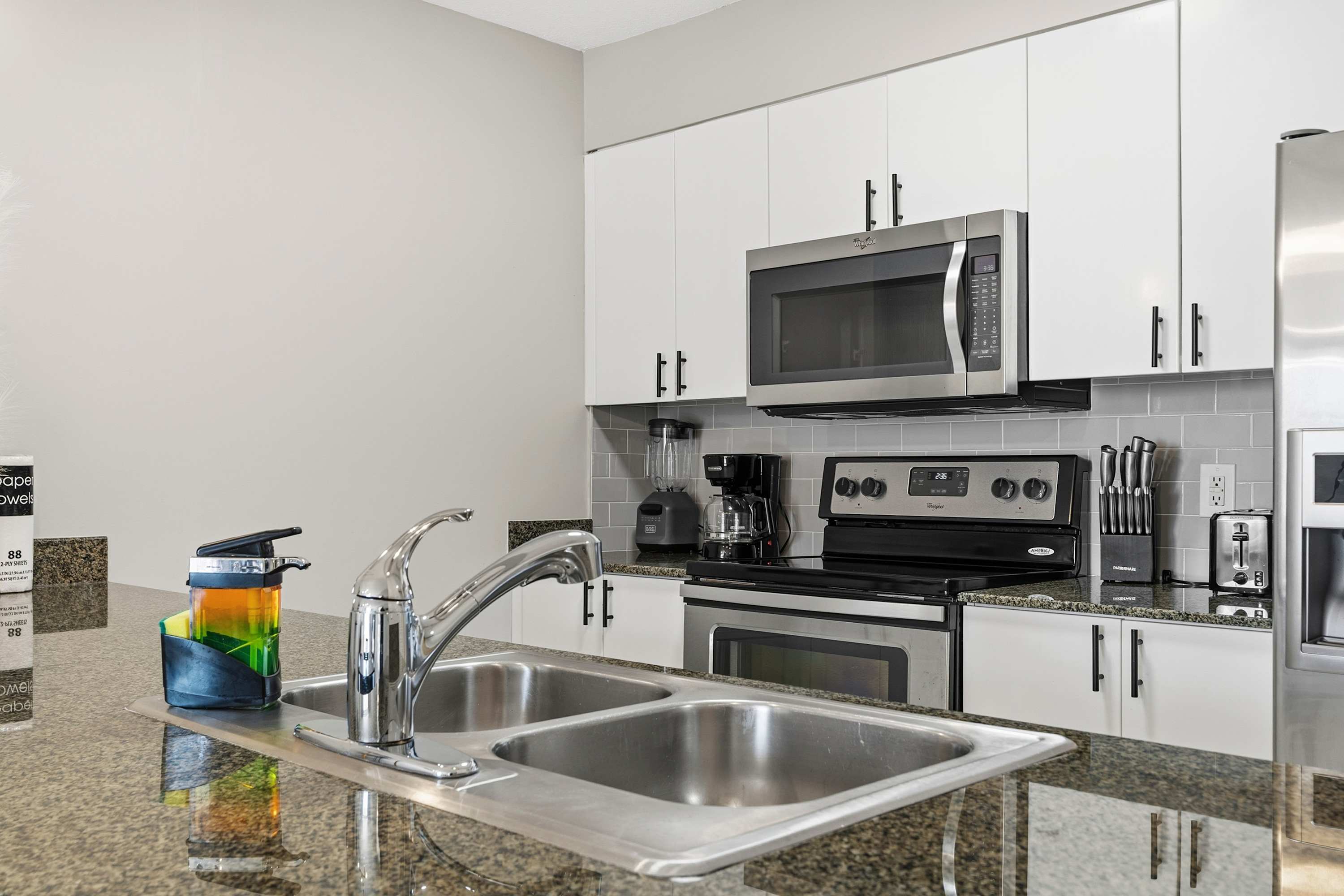 Brickell 1BR ⢠Resort Pool ⢠15min to Bayfront Fest